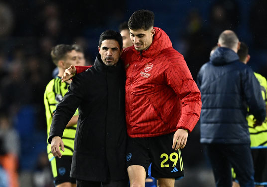 HLV Arteta tin tưởng Havertz (phải) tiếp tục chơi tốt trong giai đoạn nước r&uacute;t của Arsenal Ảnh: REUTERS