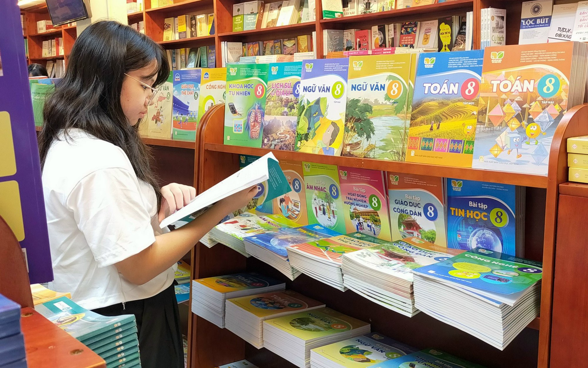 Tính đúng, tính đủ khi định giá sách giáo khoa
