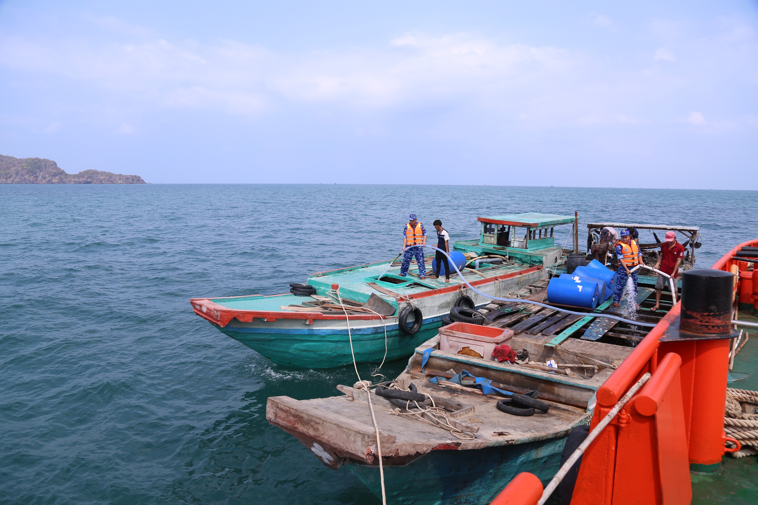 Hành động đẹp của những người lính Vùng Cảnh sát biển 4 ở Phú Quốc- Ảnh 2.