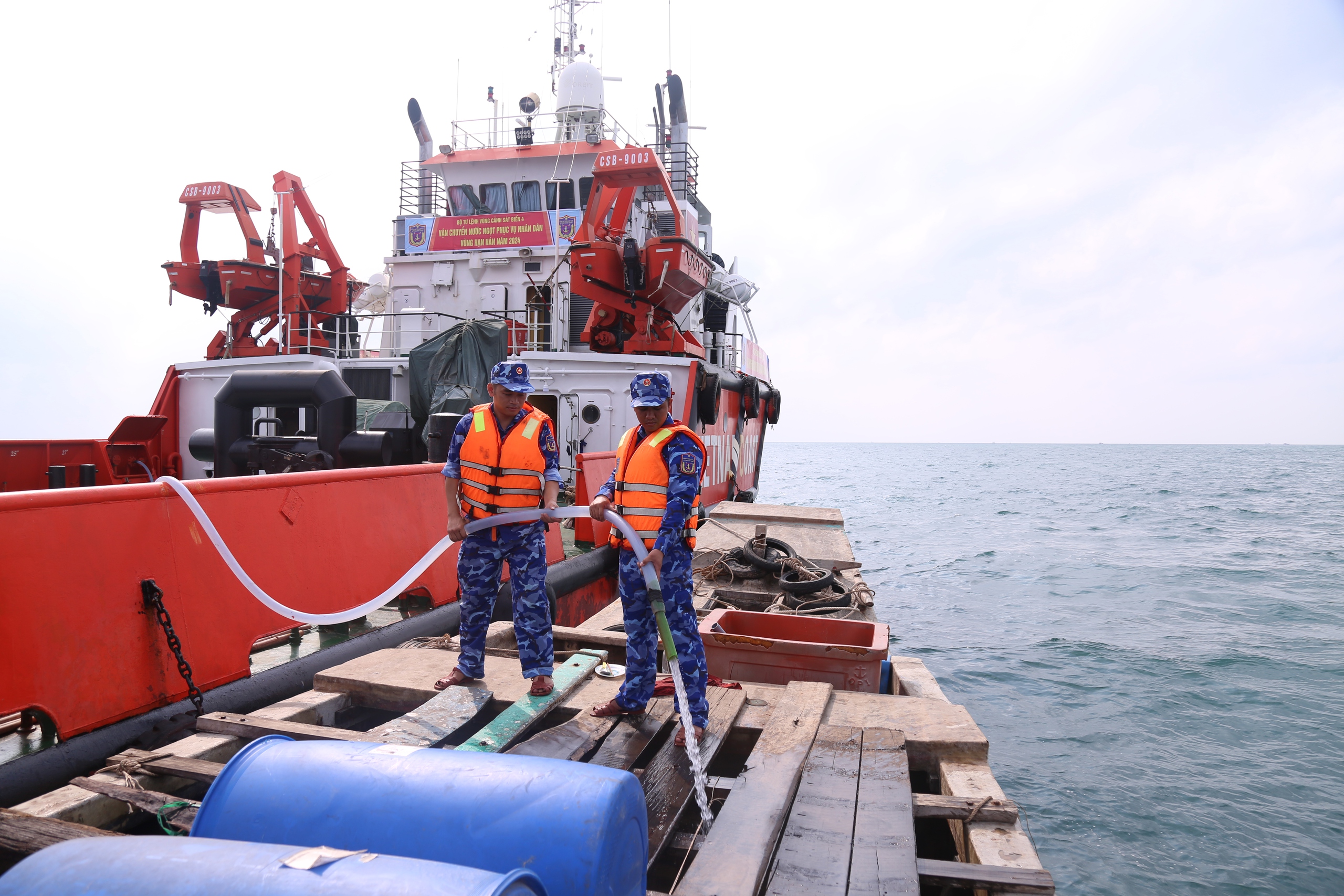 Hành động đẹp của những người lính Vùng Cảnh sát biển 4 ở Phú Quốc- Ảnh 3.