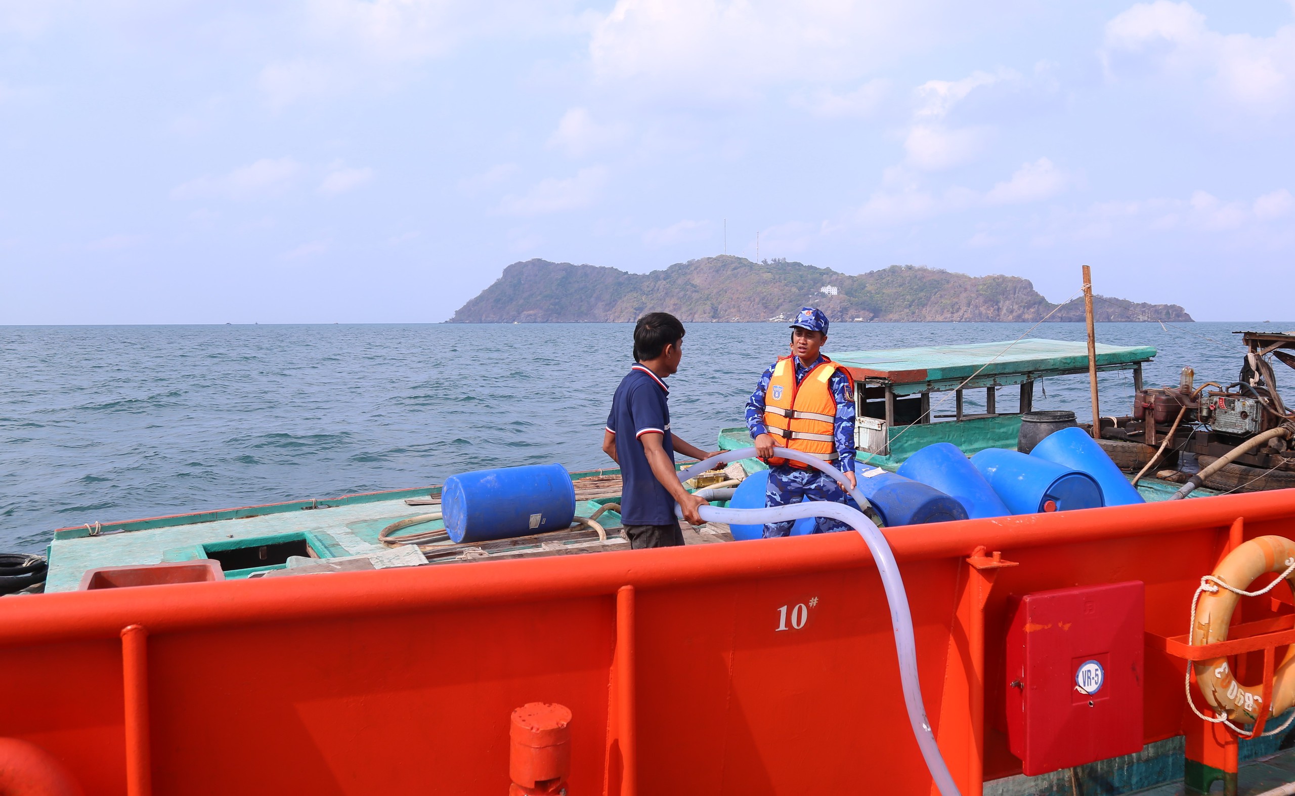 Hành động đẹp của những người lính Vùng Cảnh sát biển 4 ở Phú Quốc- Ảnh 4.