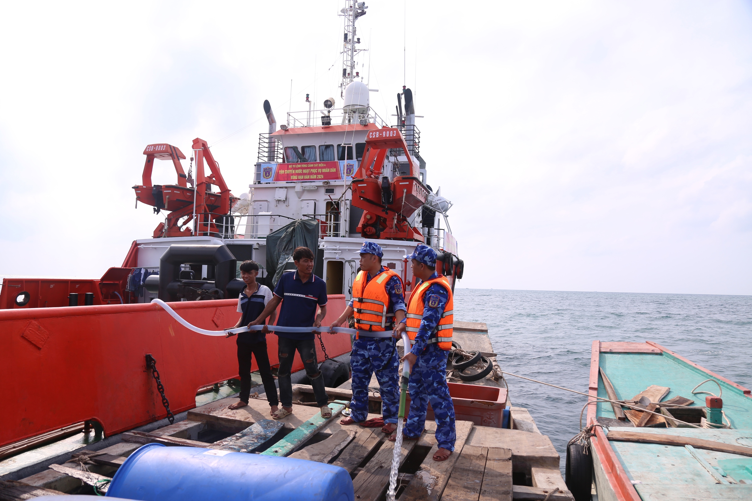 Hành động đẹp của những người lính Vùng Cảnh sát biển 4 ở Phú Quốc- Ảnh 5.