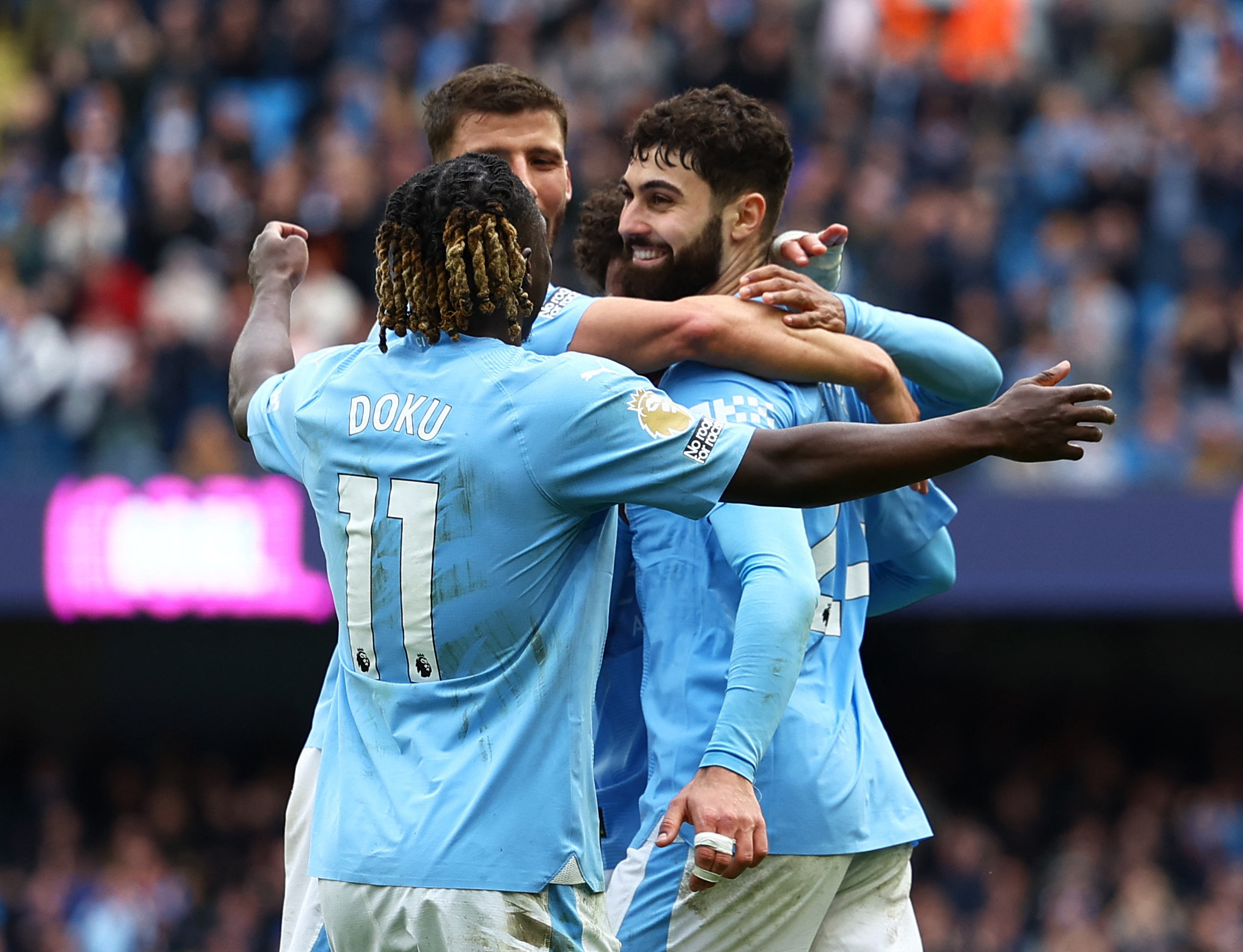 Man City chiếm ng&ocirc;i đầu, Man United bị hất văng Top 6- Ảnh 6.