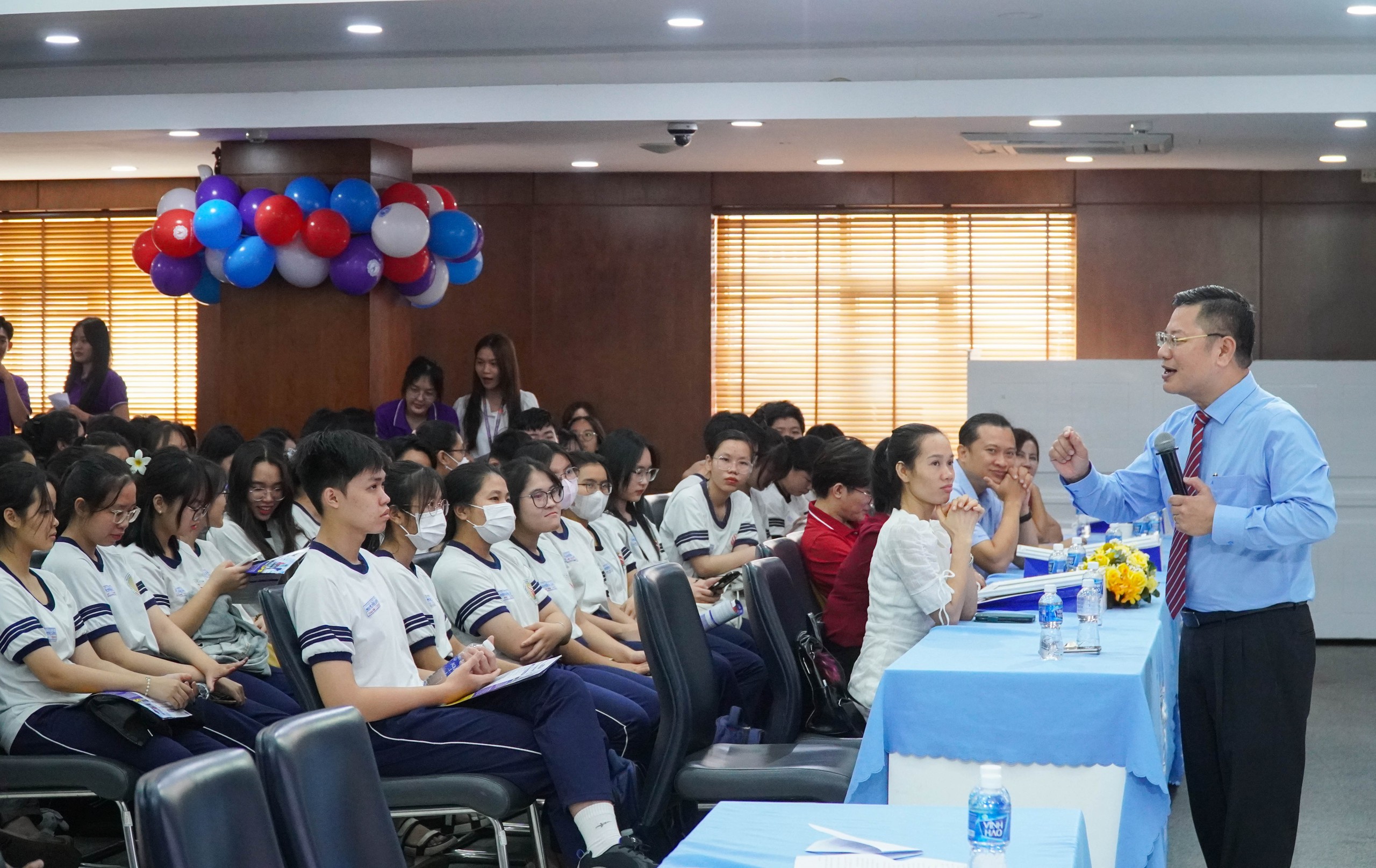 Trường ĐH Luật TP HCM &ldquo;thấu hiểu&rdquo; sinh vi&ecirc;n trong vấn đề học ph&iacute;- Ảnh 4.