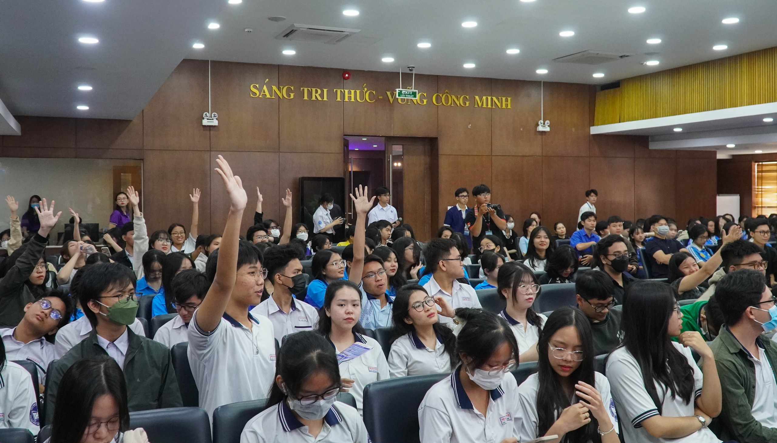 Trường ĐH Luật TP HCM &ldquo;thấu hiểu&rdquo; sinh vi&ecirc;n trong vấn đề học ph&iacute;- Ảnh 1.
