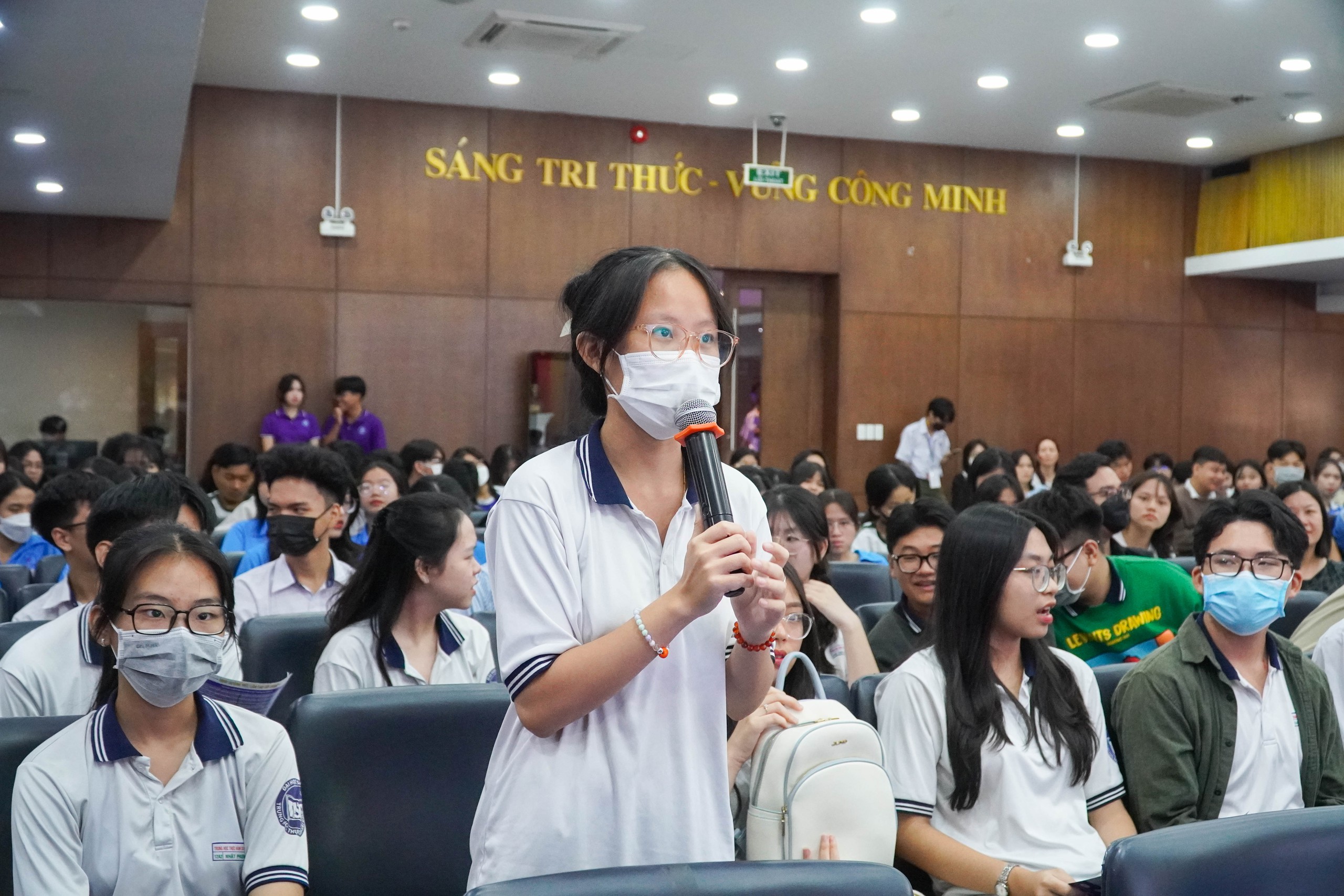 Trường ĐH Luật TP HCM &ldquo;thấu hiểu&rdquo; sinh vi&ecirc;n trong vấn đề học ph&iacute;- Ảnh 3.