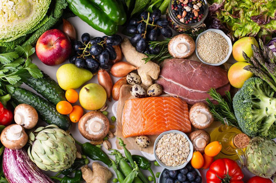 Một số thực phẩm hay được dùng trong chế độ ăn Địa Trung Hải Ảnh: iSTOCK