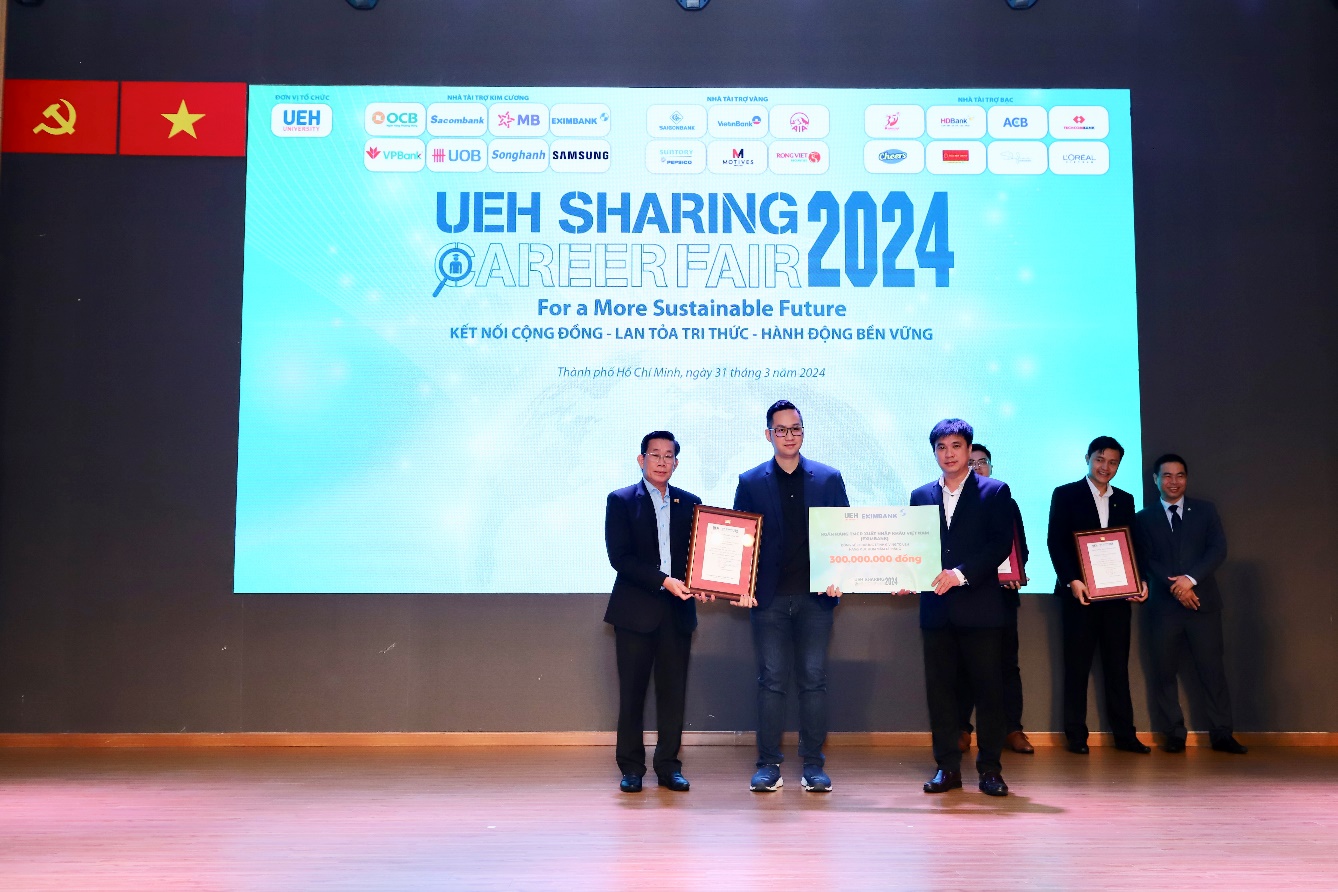 Eximbank t&agrave;i trợ học bổng trị gi&aacute; 300 triệu đồng cho Đại học Kinh tế Th&agrave;nh phố Hồ Ch&iacute; Minh- Ảnh 1.