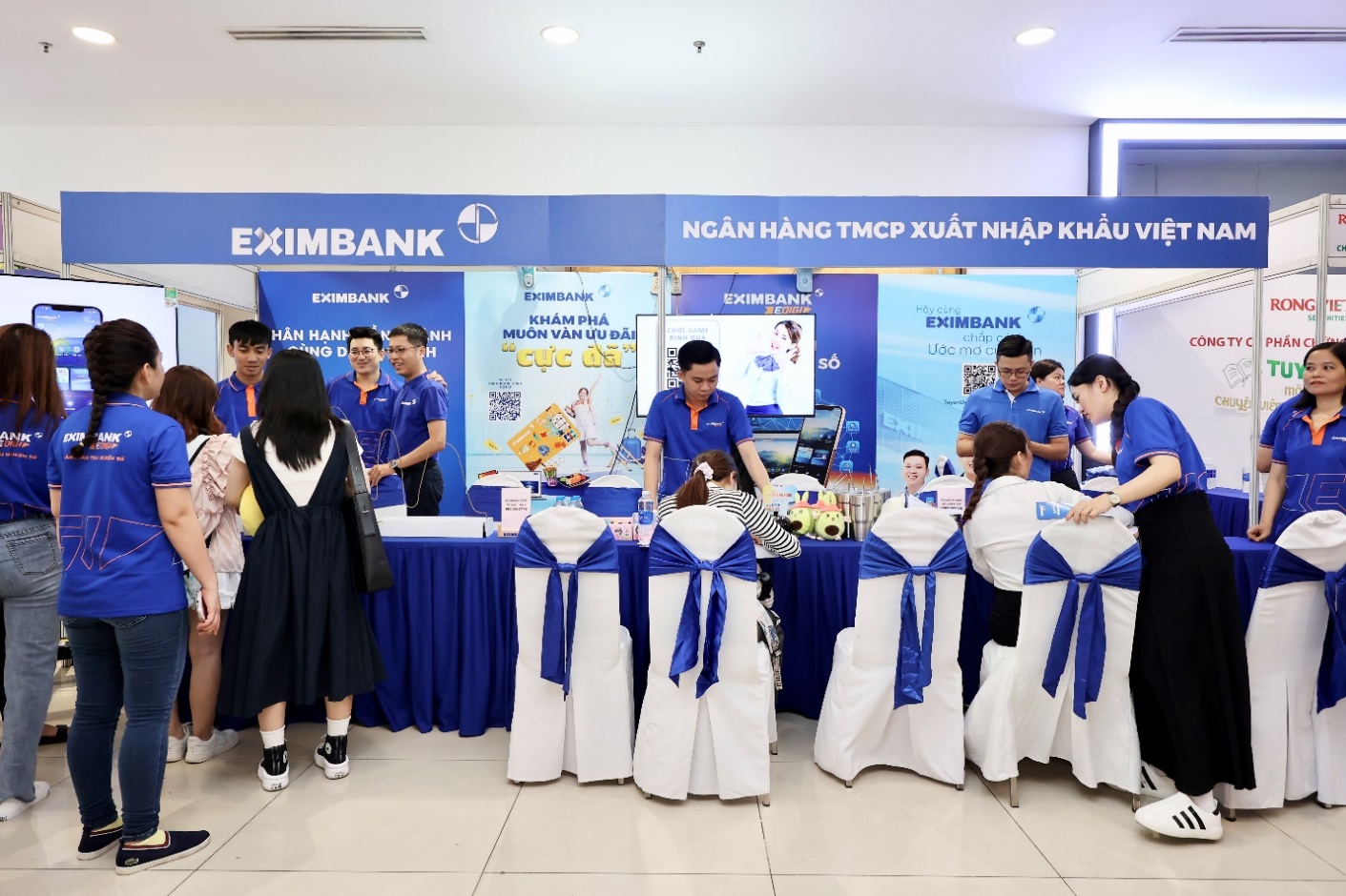Eximbank t&agrave;i trợ học bổng trị gi&aacute; 300 triệu đồng cho Đại học Kinh tế Th&agrave;nh phố Hồ Ch&iacute; Minh- Ảnh 3.