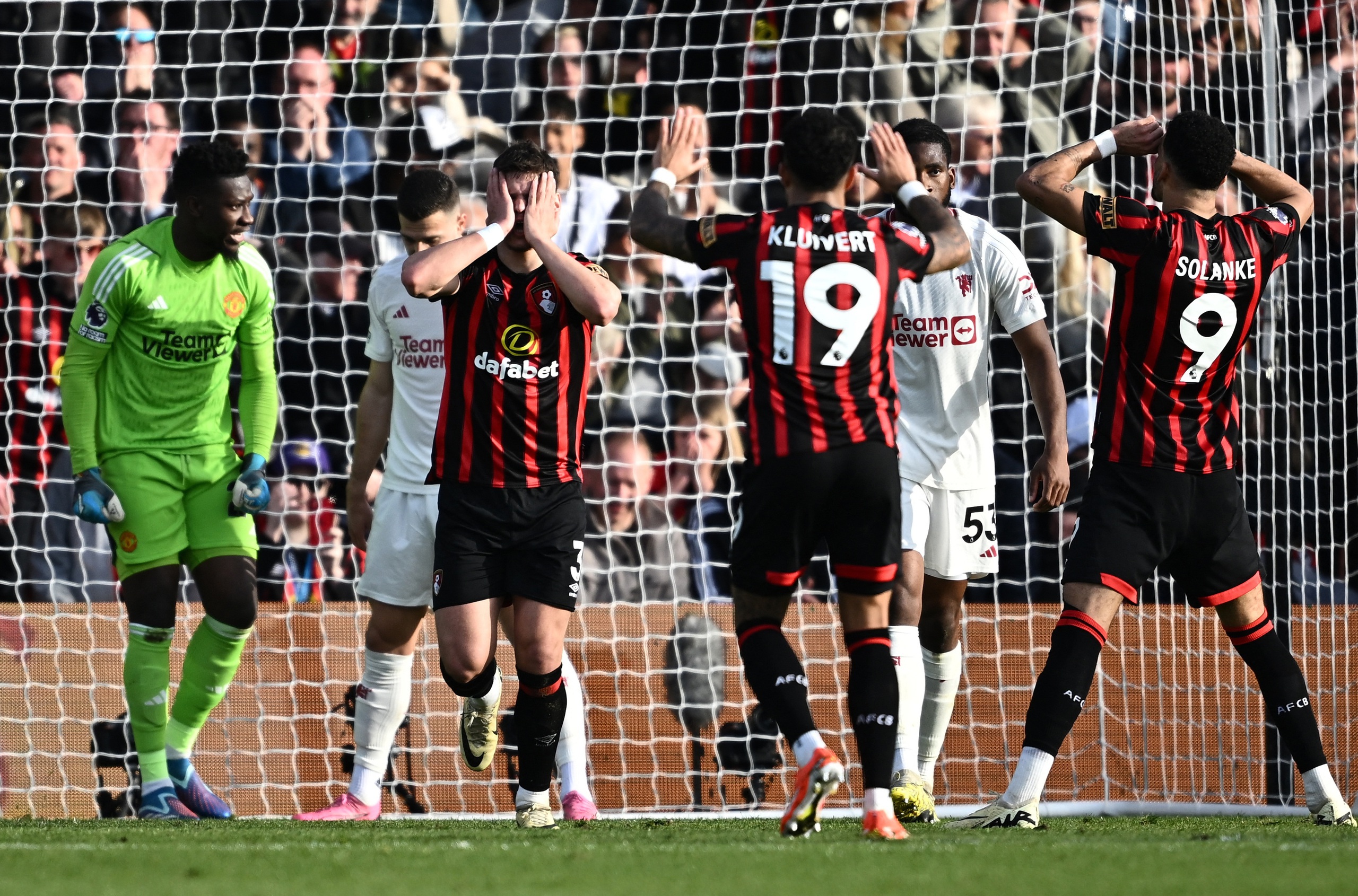 Man City chiếm ng&ocirc;i đầu, Man United bị hất văng Top 6- Ảnh 7.