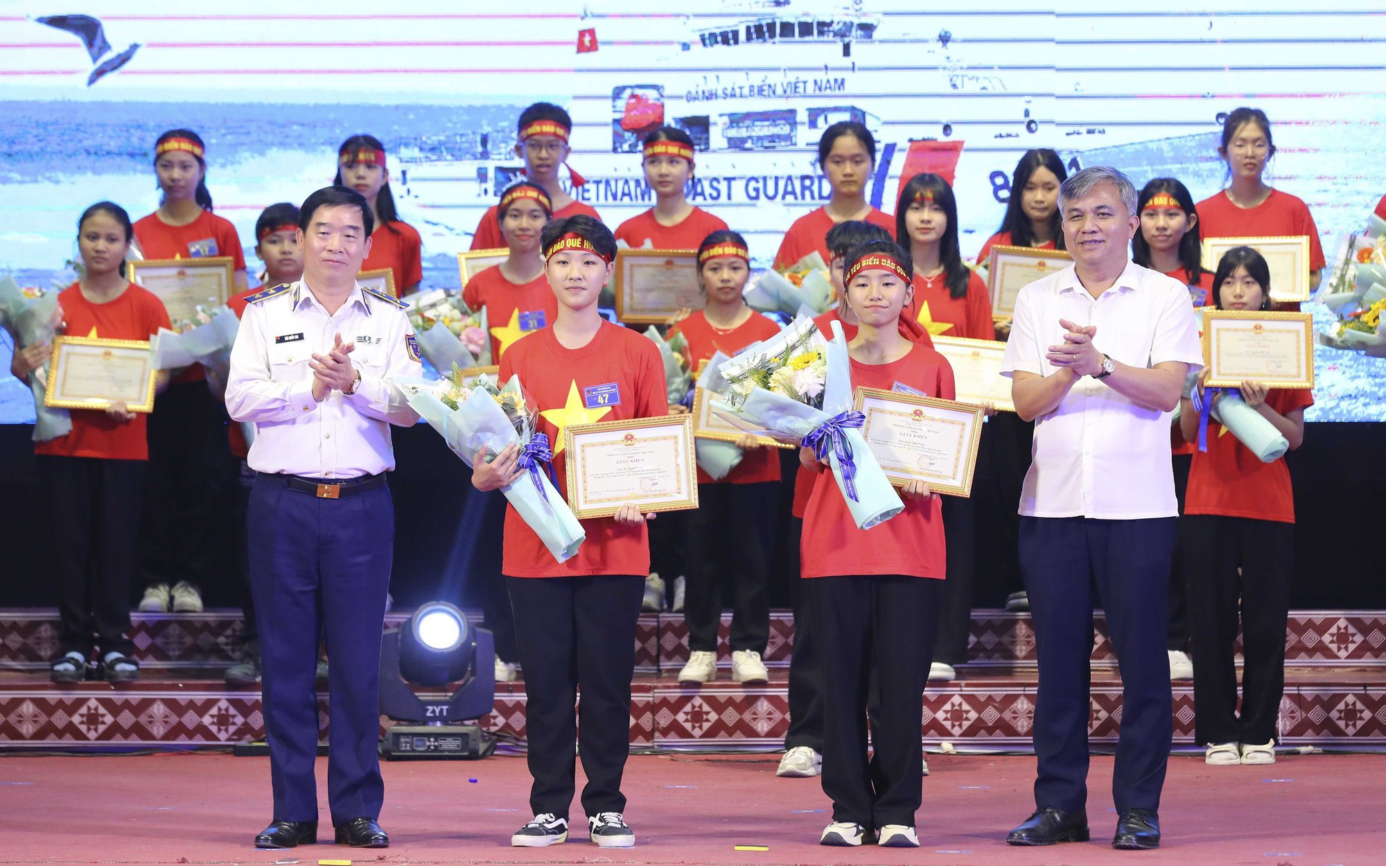 Bồi đắp t&igrave;nh y&ecirc;u biển, đảo qu&ecirc; hương cho học sinh