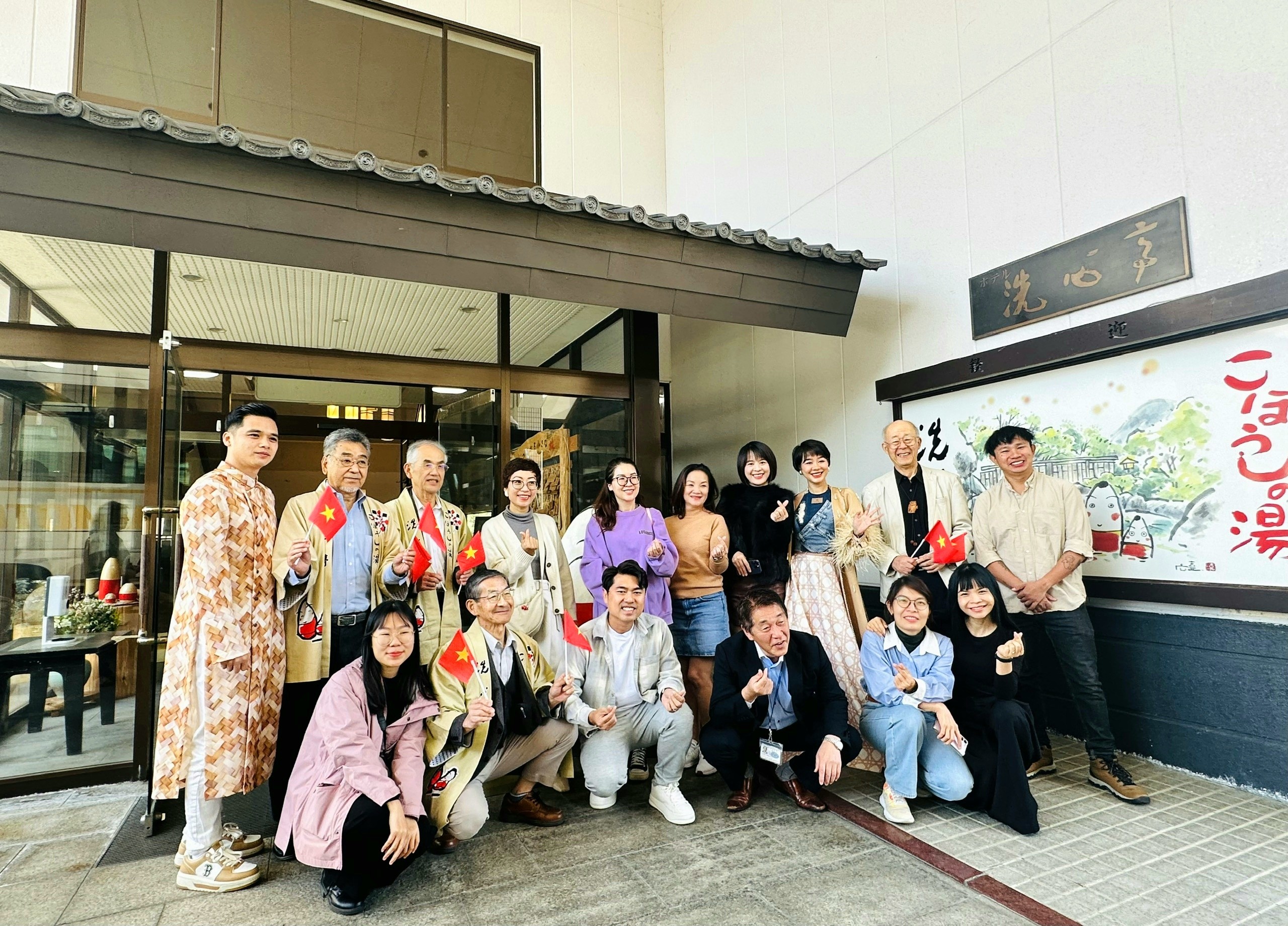 Khách Việt "lạc trôi" với rợp trời hoa anh đào ở Nhật Bản- Ảnh 13.