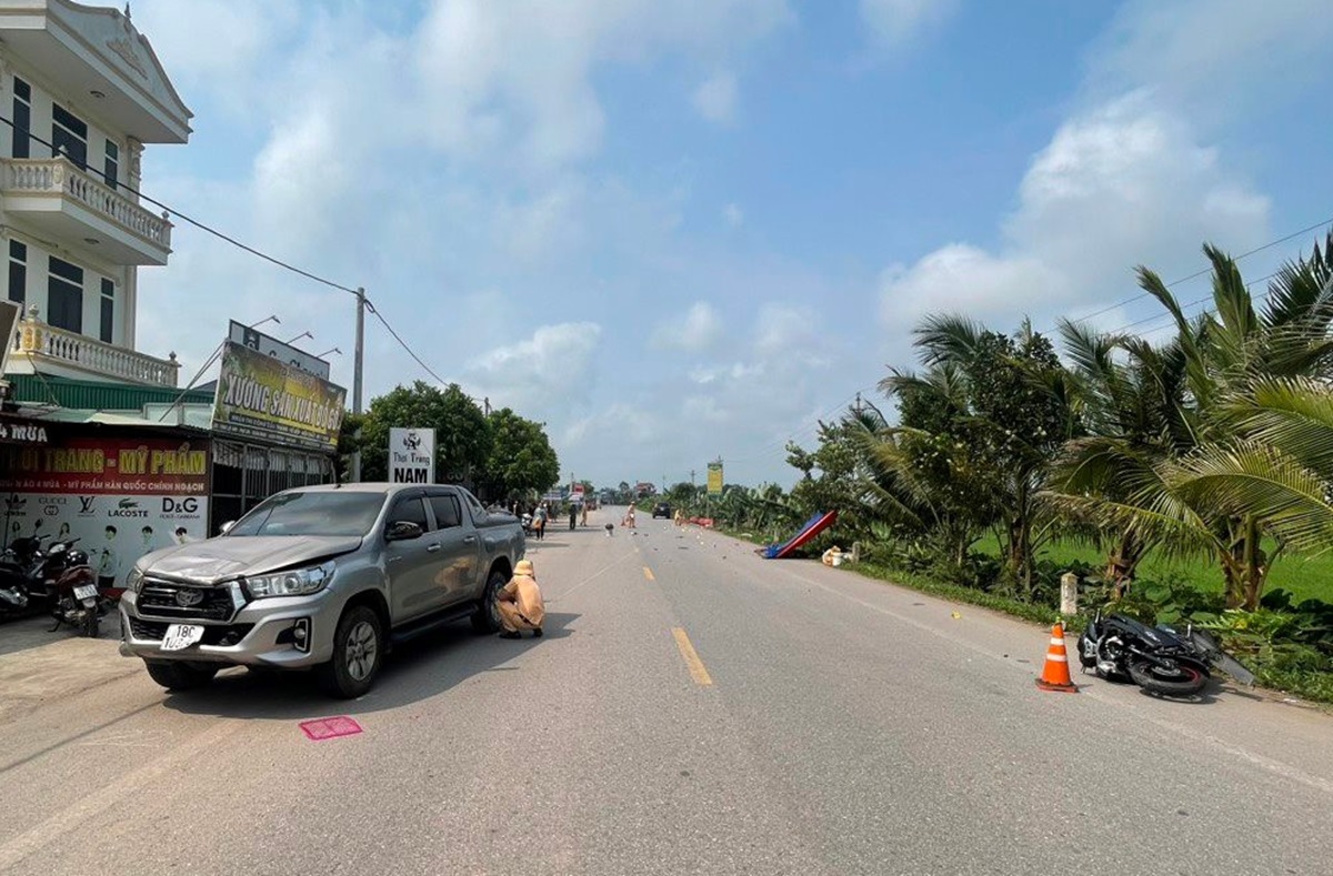 Va chạm với &ocirc;t&ocirc;, 2 nữ sinh vi&ecirc;n đi xe m&aacute;y tử vong- Ảnh 1.