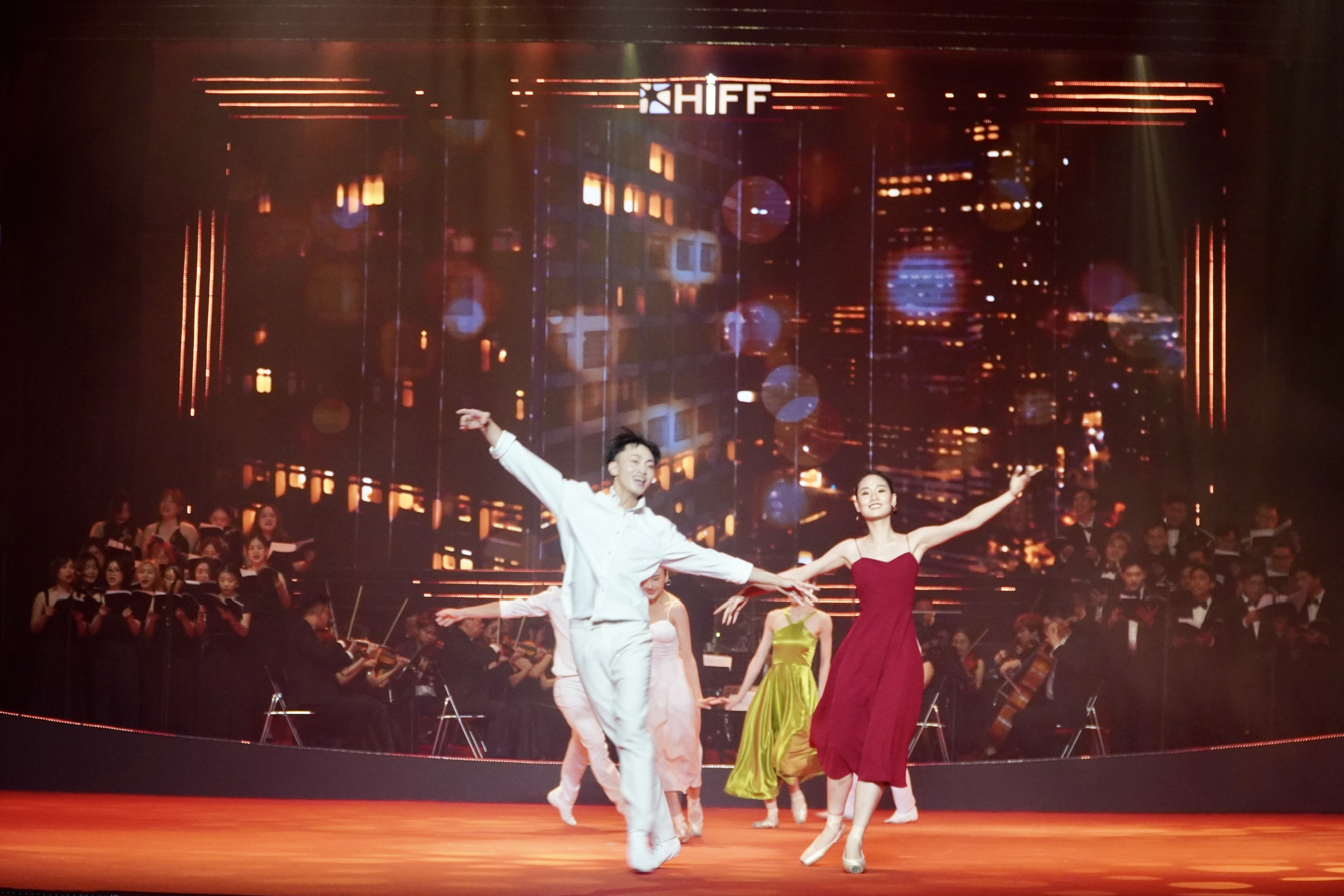 Bế mạc HIFF 2024: Hồ Trung Dũng, Thảo Trang h&aacute;t x&uacute;c cảm- Ảnh 11.