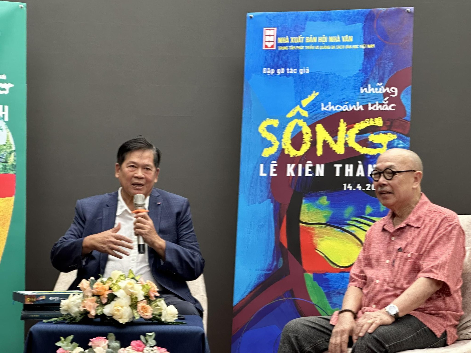 Cuộc gặp gỡ đầy xúc động của tác giả Lê Kiên Thành về sách
