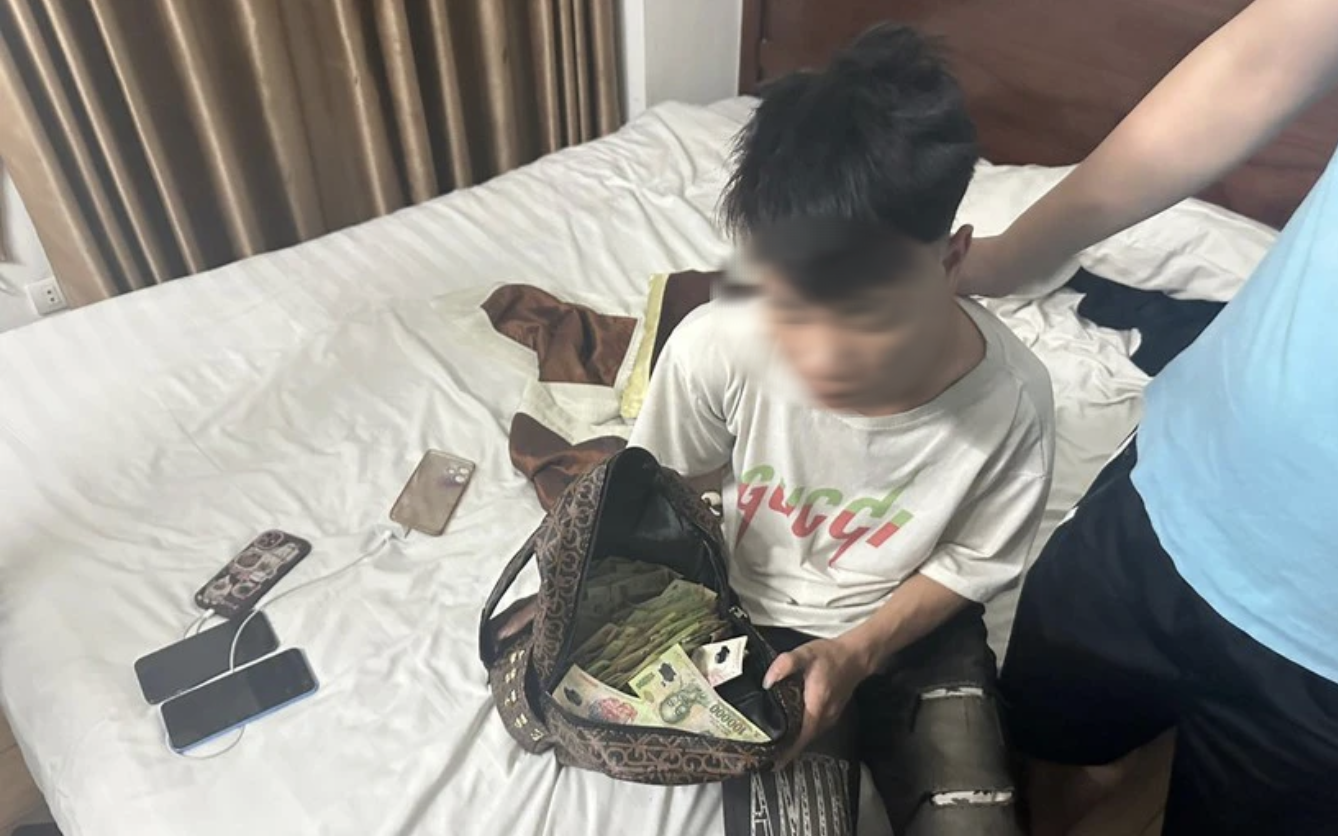 Vào đám ma lấy trộm hòm phúng viếng