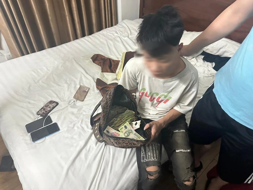 V&agrave;o đ&aacute;m ma lấy trộm h&ograve;m ph&uacute;ng viếng- Ảnh 1.