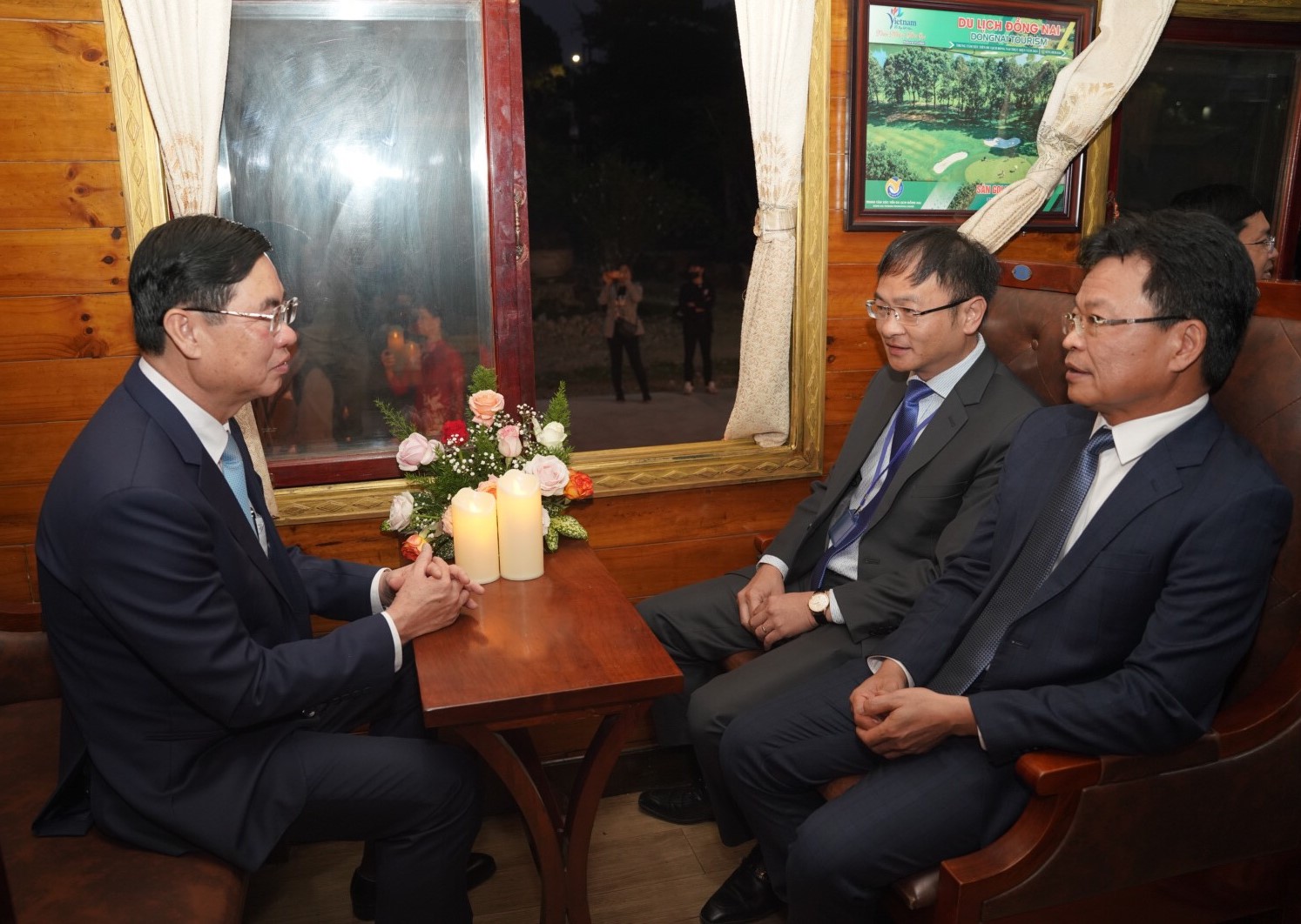 Thử cảm giác ăn tối, ngắm cảnh đêm Đà Lạt trên tuyến đường sắt trăm năm- Ảnh 7.