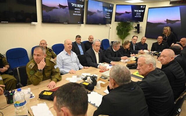 Iran dội UAV v&agrave; t&ecirc;n lửa v&agrave;o Israel, Jordan cảnh b&aacute;o rắn- Ảnh 2.