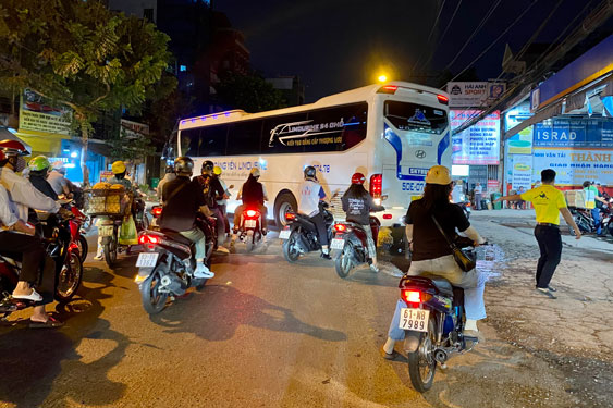 Xe dù, bến cóc vẫn lộng hành- Ảnh 2.