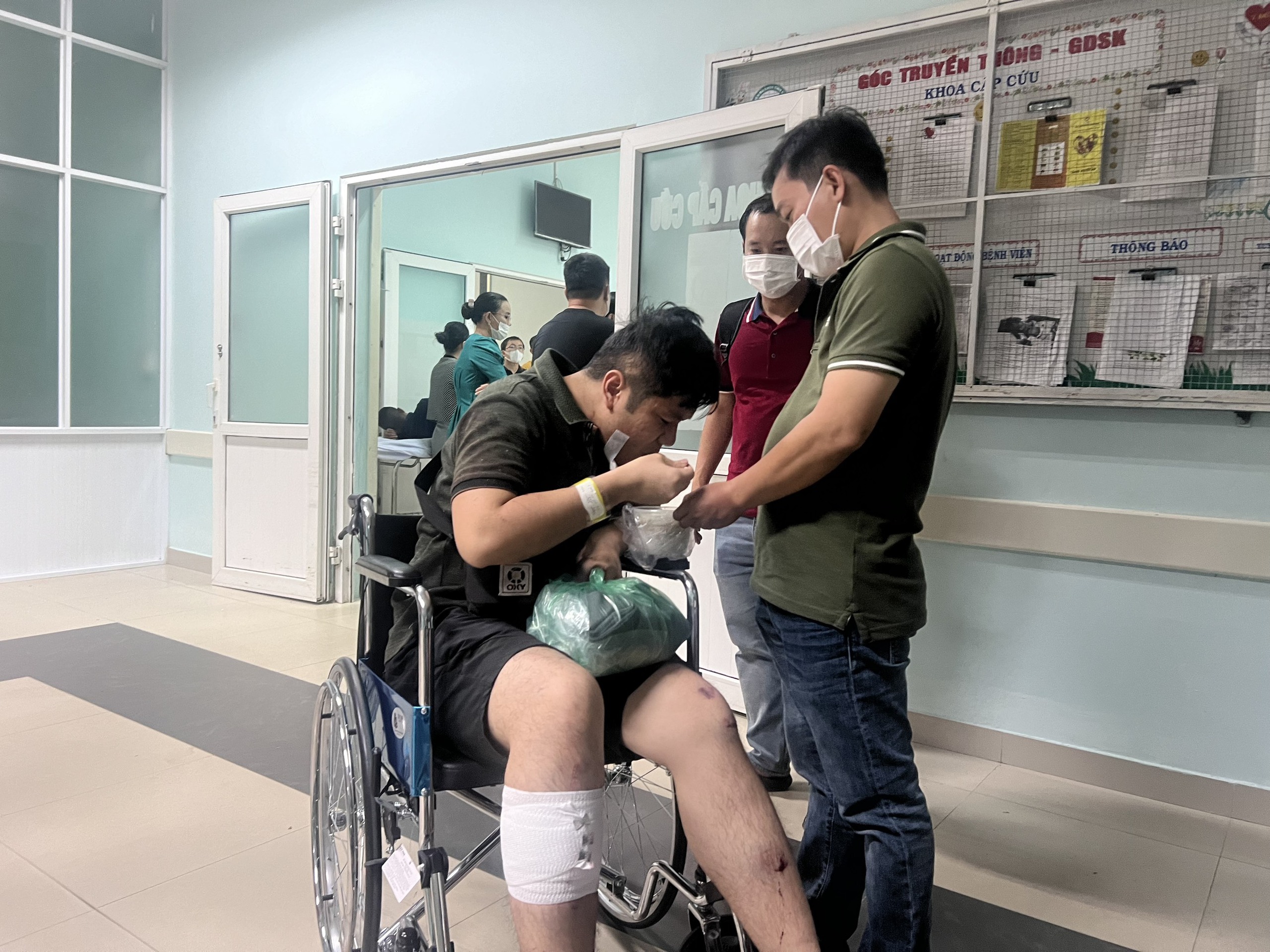 Xe chở đoàn cán bộ Quản lý thị trường TP HCM gặp nạn ở Kon Tum- Ảnh 3.