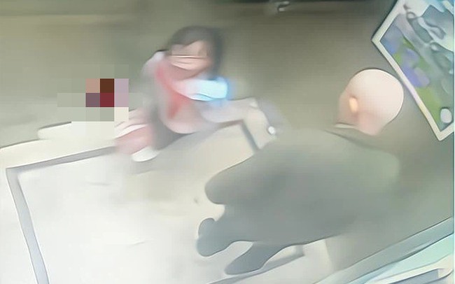 Một người đàn ông ngoại quốc nghi sàm sỡ bé gái ở quận Gò Vấp