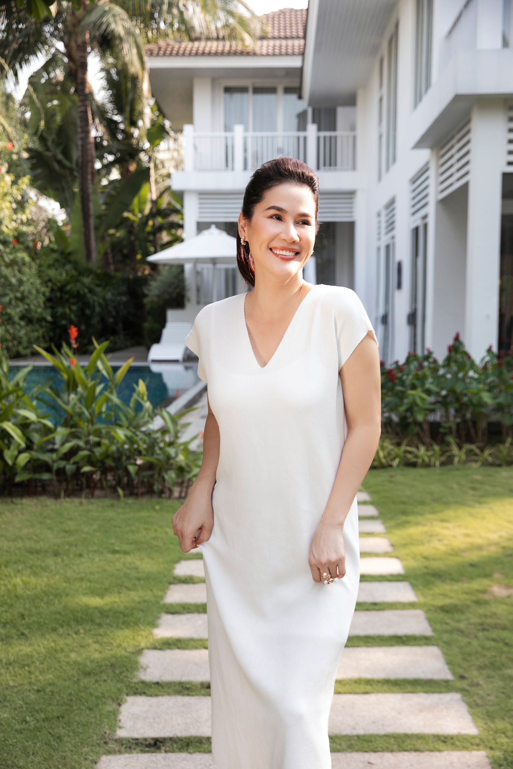Vẻ đẹp rạng ngời của người đẹp U50 chuy&ecirc;n trị vai &aacute;c tr&ecirc;n m&agrave;n ảnh- Ảnh 6.