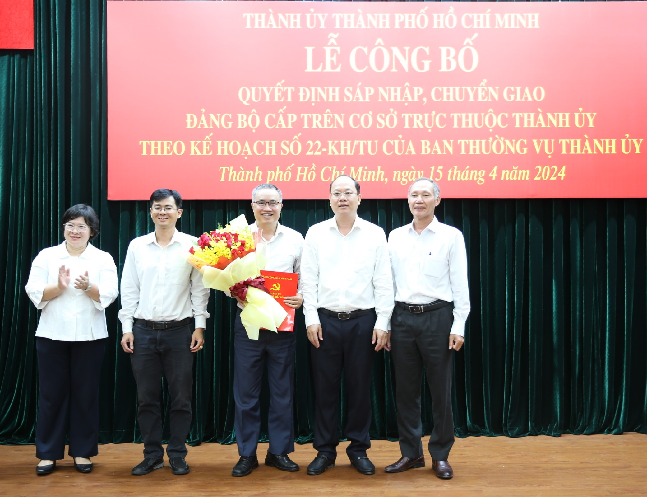 TP HCM c&ocirc;ng bố quyết định s&aacute;p nhập, chuyển giao c&aacute;c tổ chức cơ sở đảng- Ảnh 1.