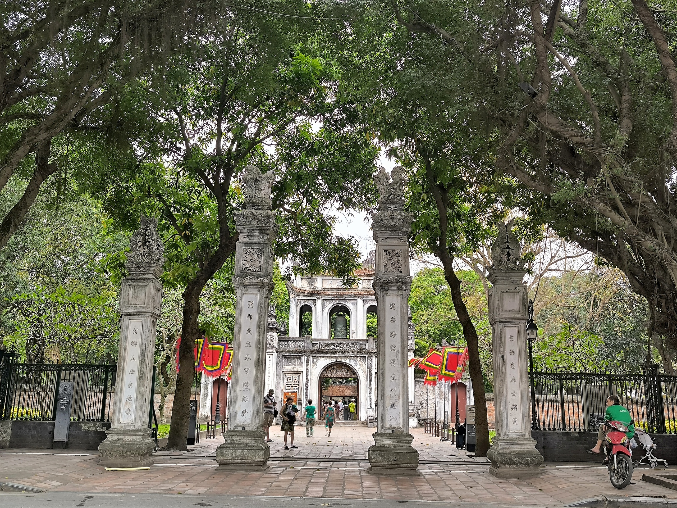 Với nhiều công trình, di tích văn hóa, lịch sử, phường Văn Miếu và phường Quốc Tử Giám (quận Đống Đa, TP Hà Nội) sau sáp nhập vẫn giữ tên ban đầu là phường Văn Miếu - Quốc Tử GiámẢnh: HUY THANH