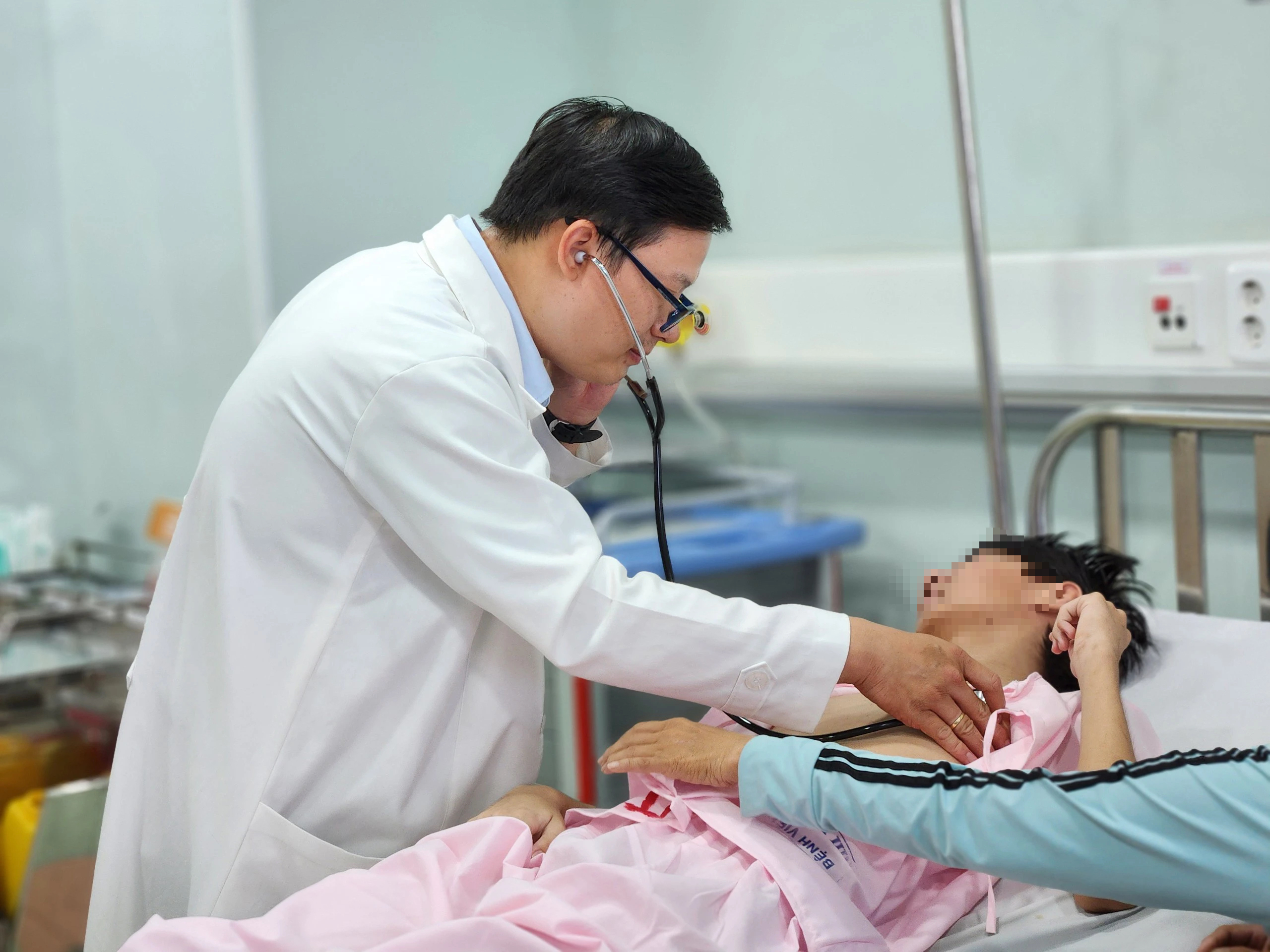 2 thiếu ni&ecirc;n gặp nạn khi chạy xe m&aacute;y từ Vũng T&agrave;u về TP HCM- Ảnh 1.