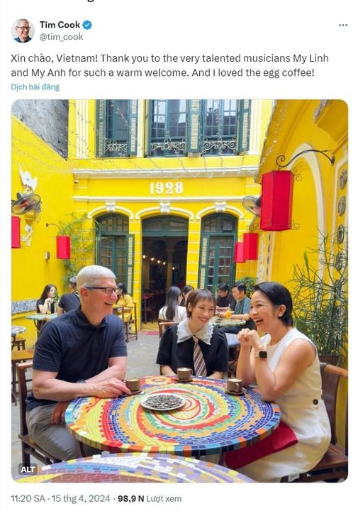 Tim Cook cười tươi khi c&ugrave;ng cafe s&aacute;ng với ca sĩ Mỹ Linh- Ảnh 1.
