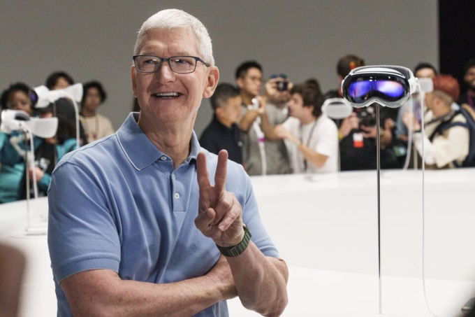 CEO Apple Tim Cook đến Việt Nam bằng m&aacute;y bay ri&ecirc;ng- Ảnh 1.
