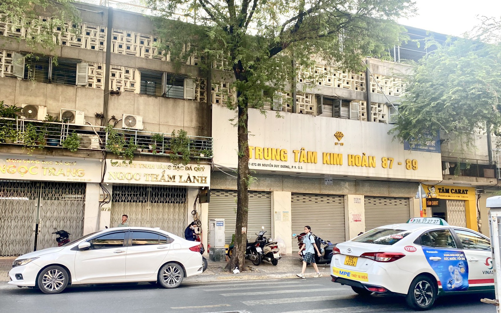Nhiều tiệm vàng tại TP HCM bất ngờ đóng cửa
