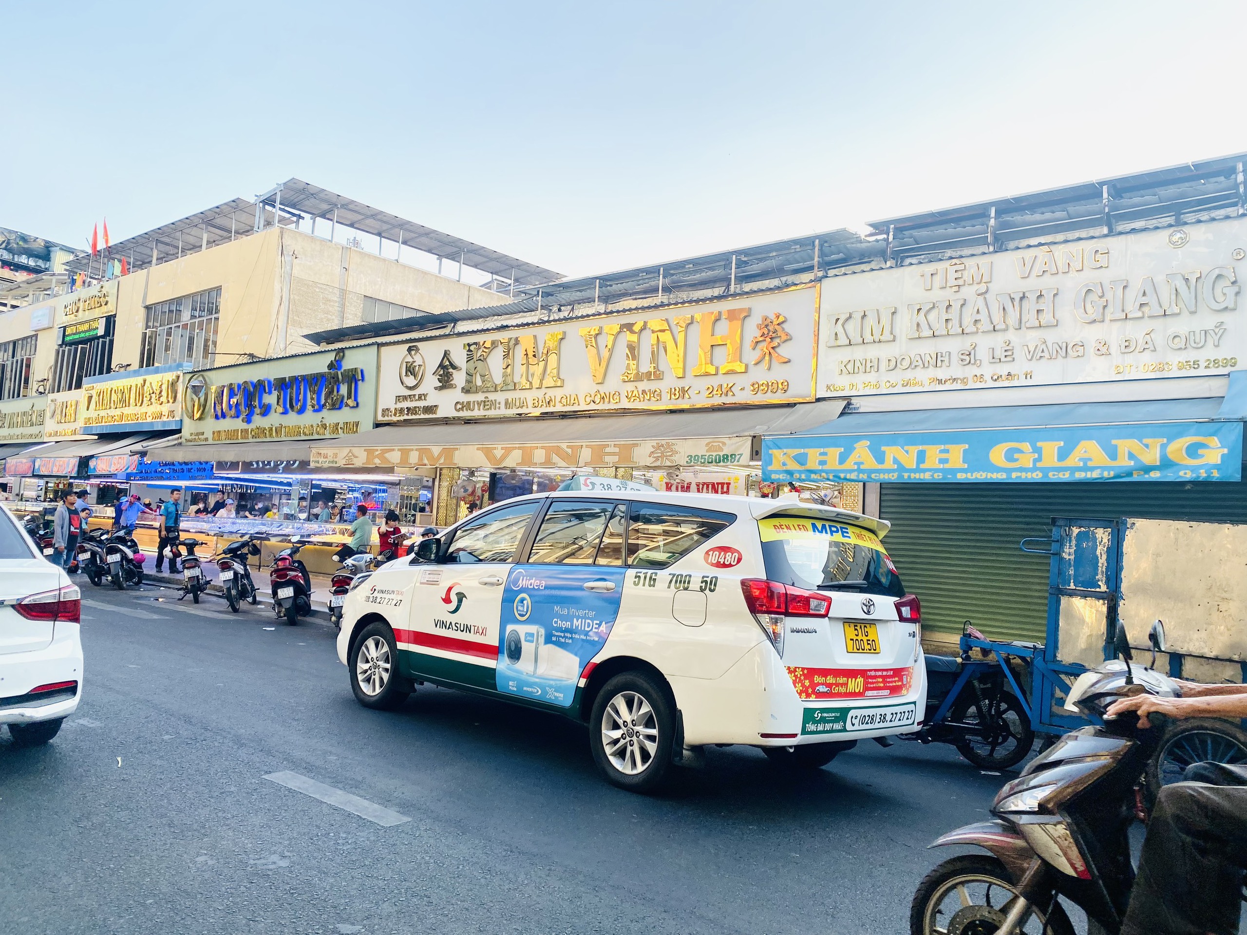 Nhiều tiệm vàng tại TP HCM bất ngờ đóng cửa- Ảnh 2.