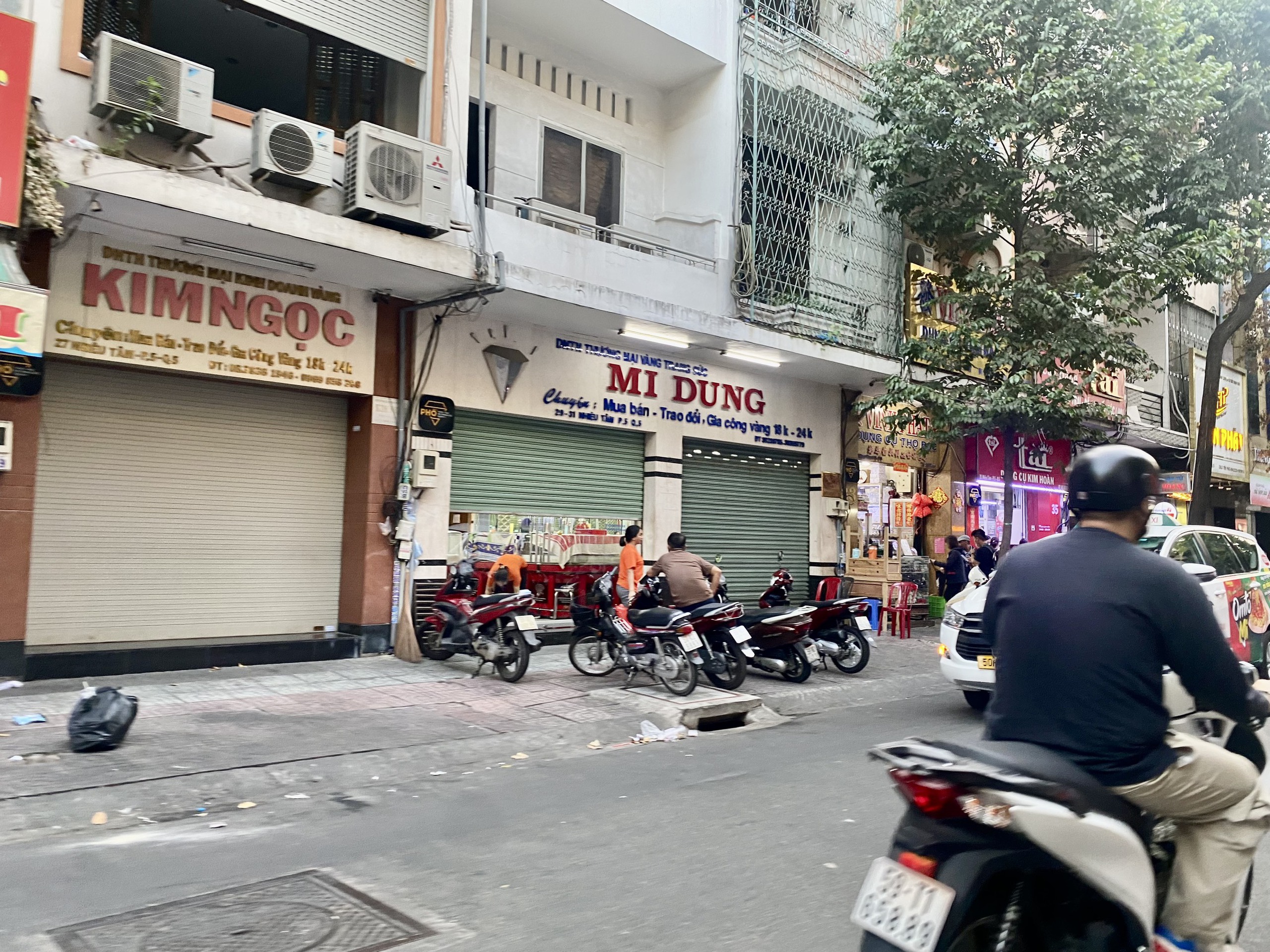 Nhiều tiệm vàng tại TP HCM bất ngờ đóng cửa- Ảnh 3.