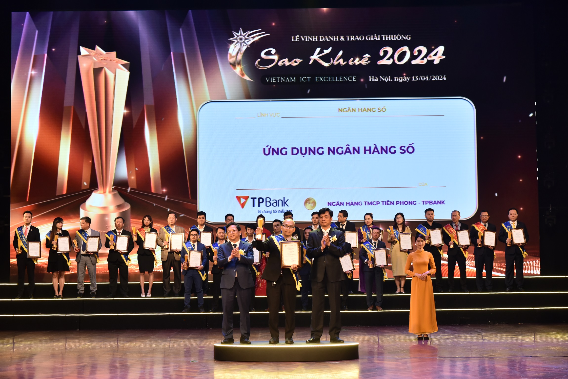 TPBank lập &ldquo;hat-trick&rdquo; giải thưởng tại Lễ vinh danh v&agrave; trao giải thưởng Sao Khu&ecirc; 2024- Ảnh 1.