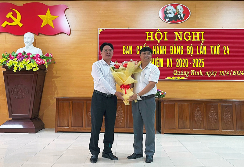 Bầu 2 B&iacute; thư huyện v&agrave; bổ nhiệm Ch&aacute;nh Văn ph&ograve;ng Tỉnh ủy Quảng B&igrave;nh- Ảnh 2.
