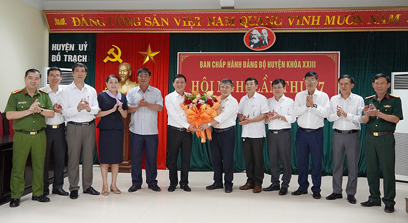 Bầu 2 B&iacute; thư huyện v&agrave; bổ nhiệm Ch&aacute;nh Văn ph&ograve;ng Tỉnh ủy Quảng B&igrave;nh- Ảnh 1.