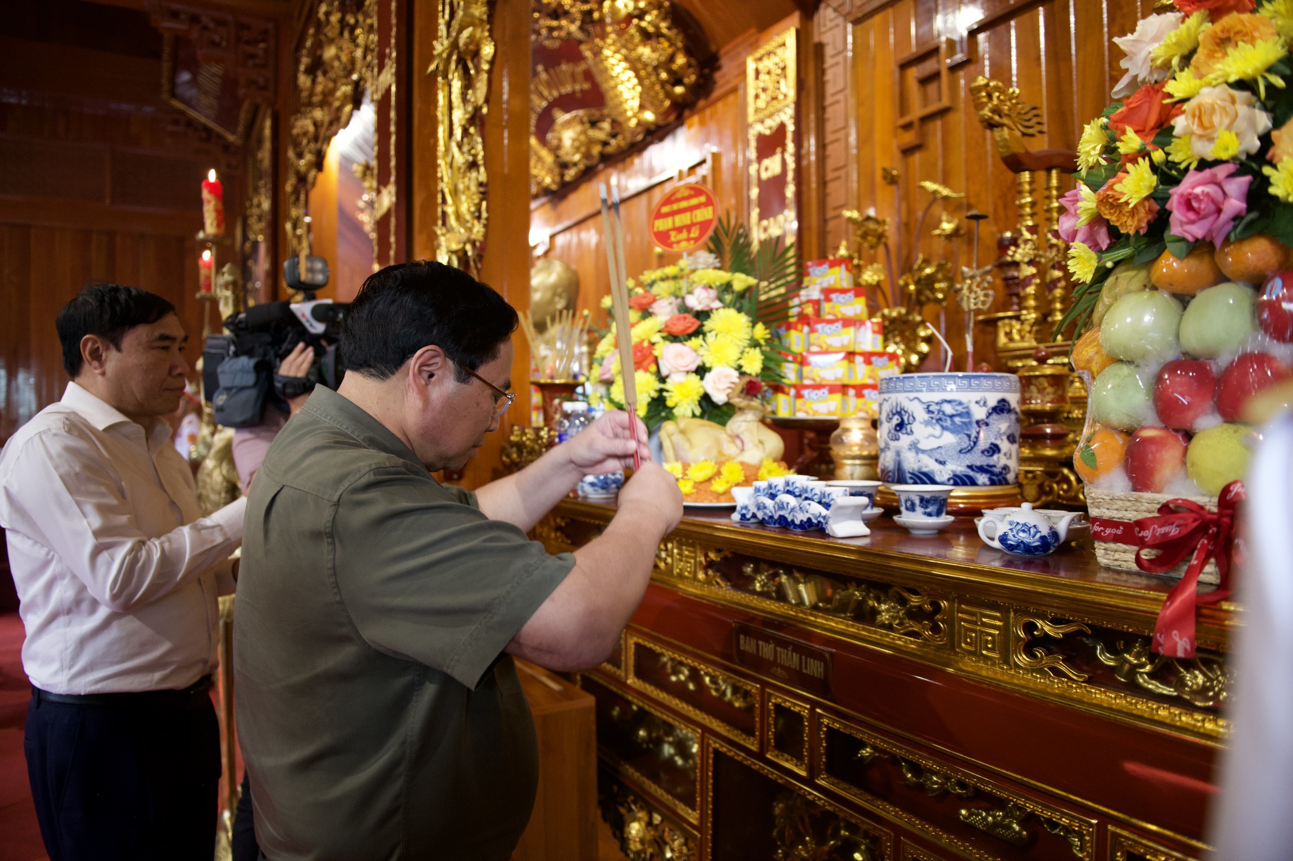 Thủ tướng dâng hương tưởng niệm Đại tướng Võ Nguyên Giáp tại Mường Phăng- Ảnh 2.