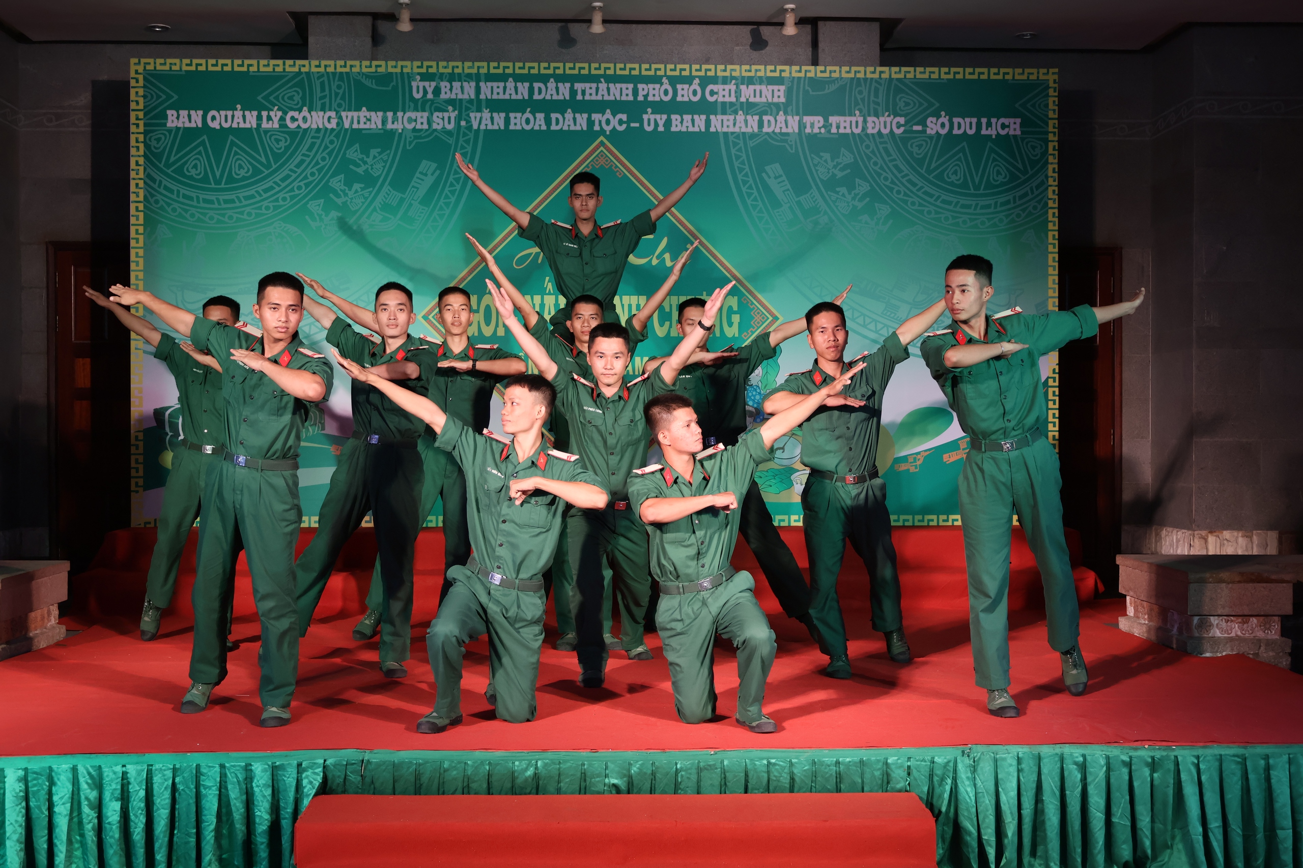 TP HCM: Thi g&oacute;i, nấu b&aacute;nh chưng d&acirc;ng Vua H&ugrave;ng- Ảnh 1.