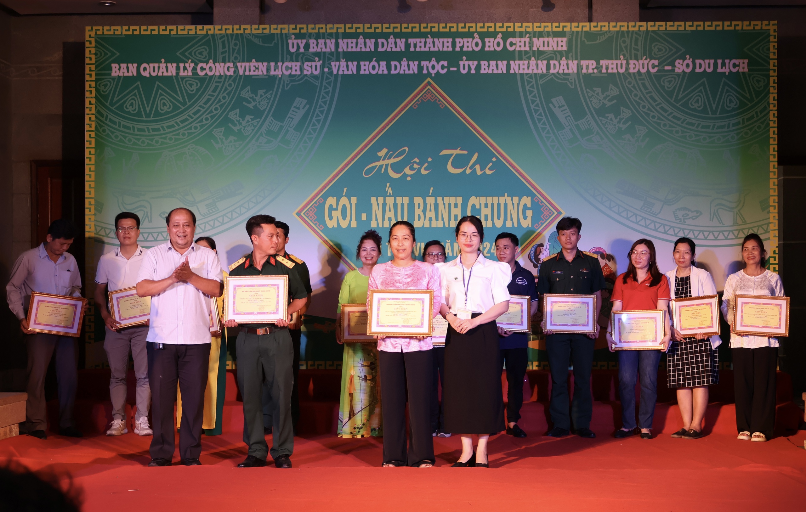 TP HCM: Thi g&oacute;i, nấu b&aacute;nh chưng d&acirc;ng Vua H&ugrave;ng- Ảnh 4.