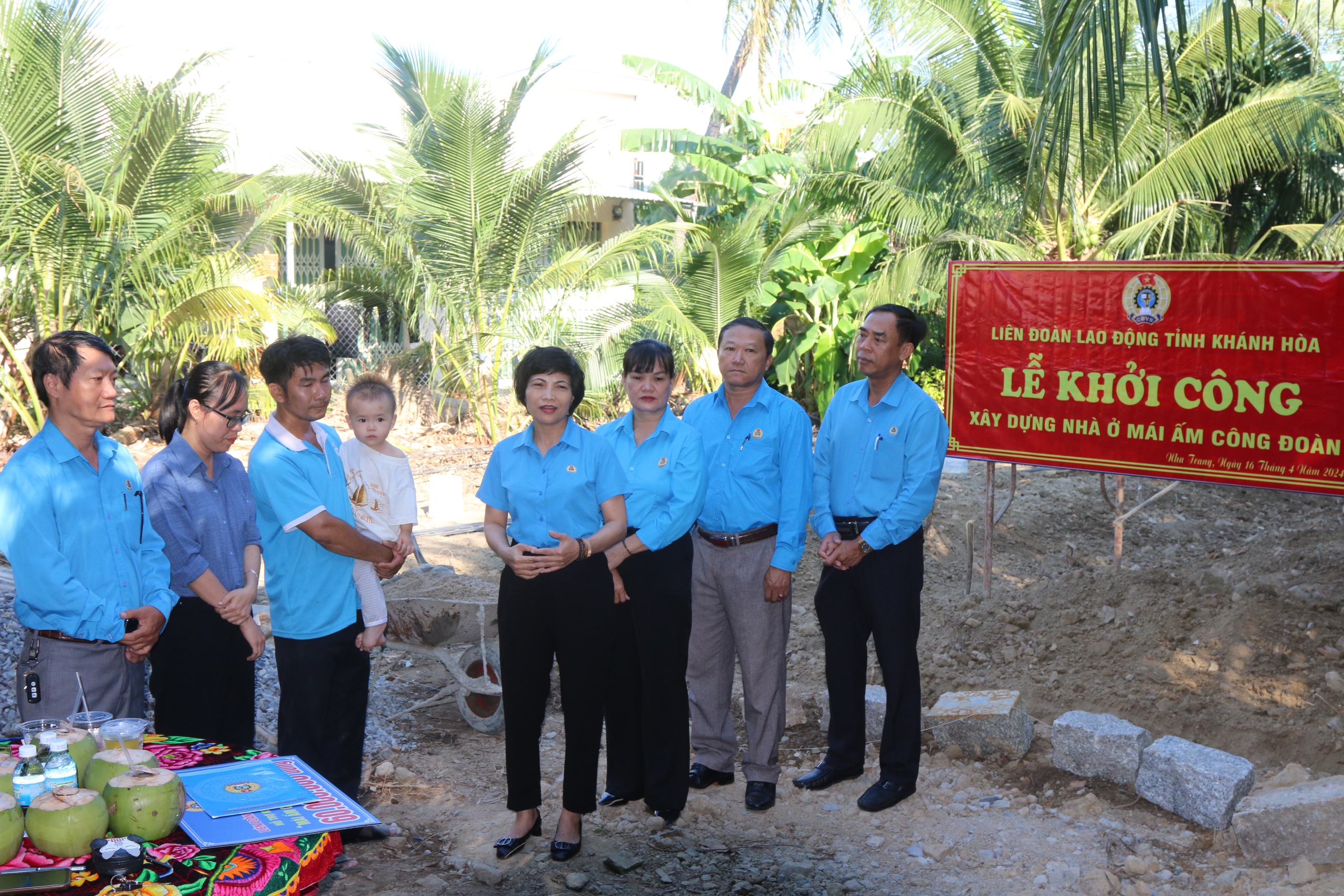 Khởi công xây dựng Mái ấm Công đoàn ở Khánh Hòa
- Ảnh 1.