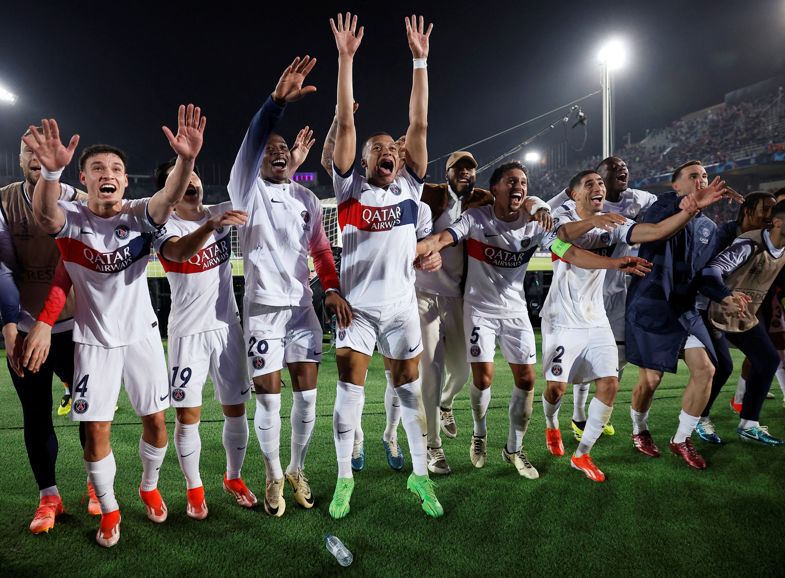 Địa chấn xứ Catalan, PSG ngược dòng loại Barcelona ở tứ kết Champions League- Ảnh 8.