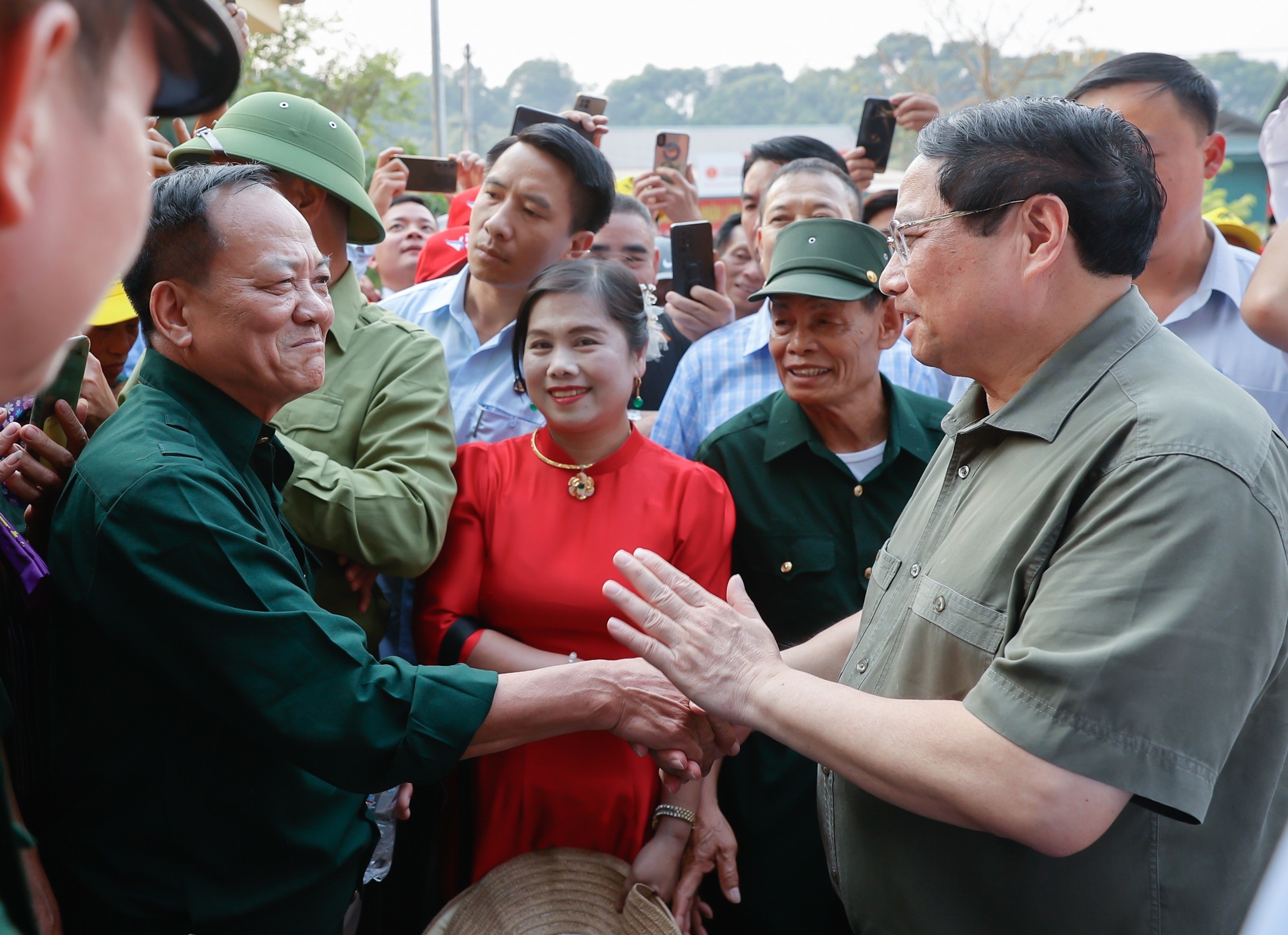 Thủ tướng dâng hương tưởng niệm Đại tướng Võ Nguyên Giáp tại Mường Phăng- Ảnh 3.