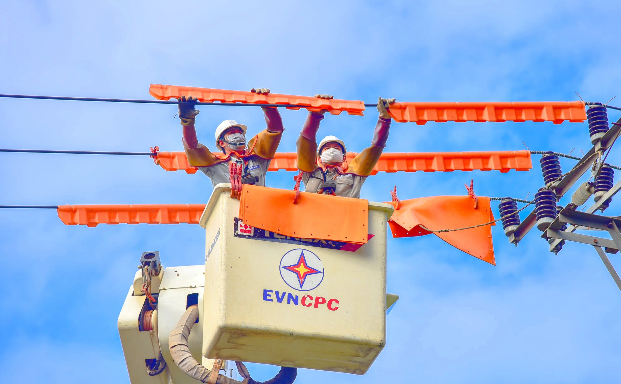 EVNCPC bảo đảm cung cấp điện dịp Giỗ Tổ H&ugrave;ng Vương, lễ 30-4 v&agrave; 1-5- Ảnh 3.