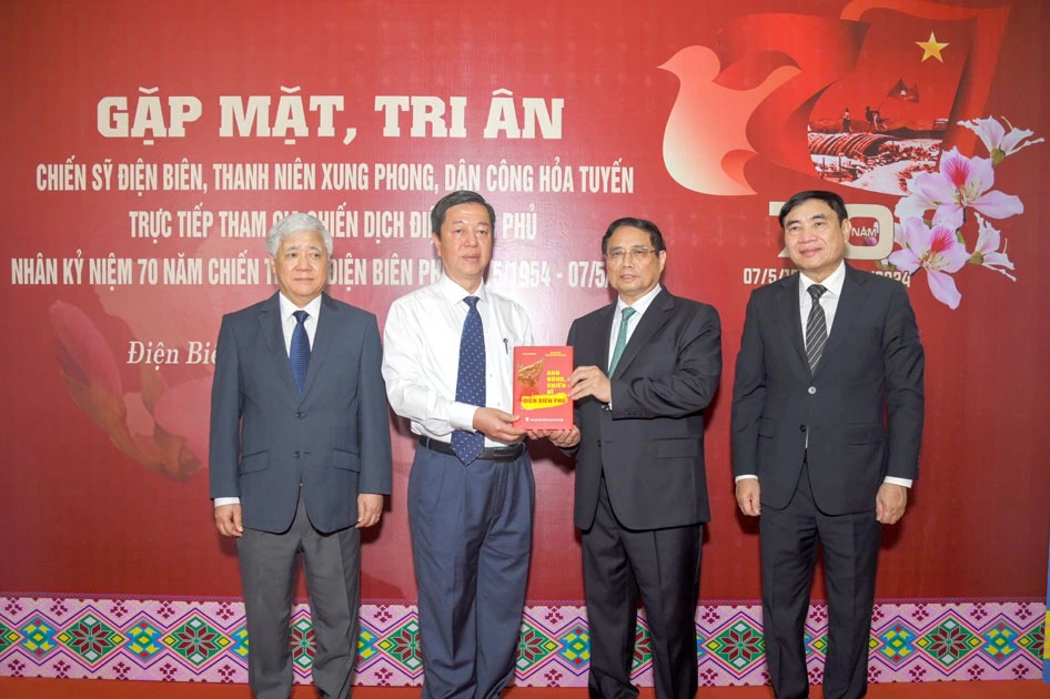 Ra mắt loạt sách kỷ niệm 70 năm Chiến thắng Điện Biên Phủ- Ảnh 2.