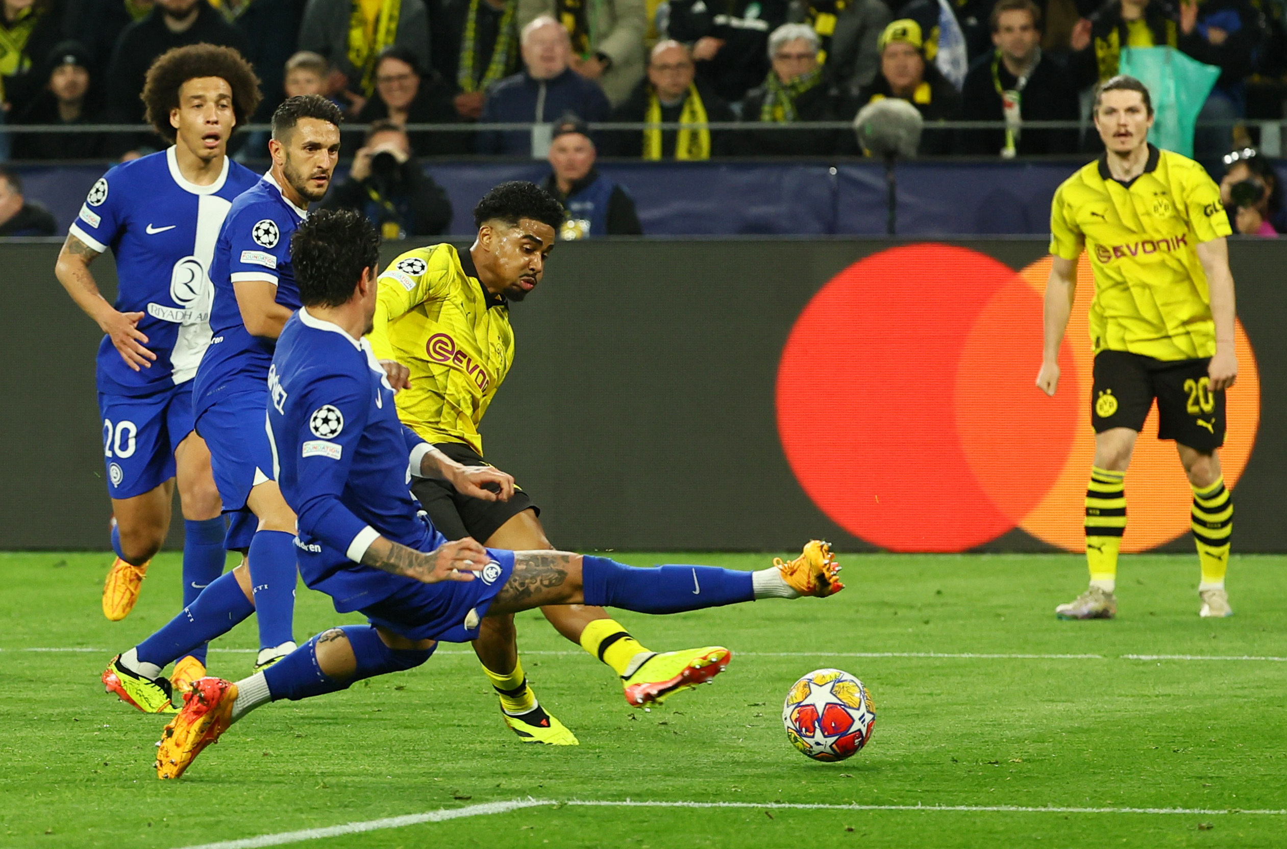 Cựu cầu thủ Man United tỏa sáng, Dortmund quật ngã Atletico Madrid - Ảnh 3.