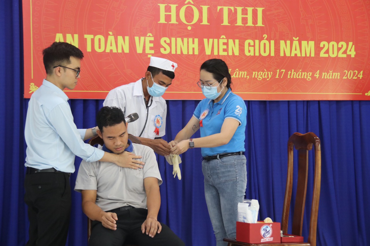 Khánh Hoà: Tổ chức hội thi an toàn vệ sinh viên giỏi
- Ảnh 2.