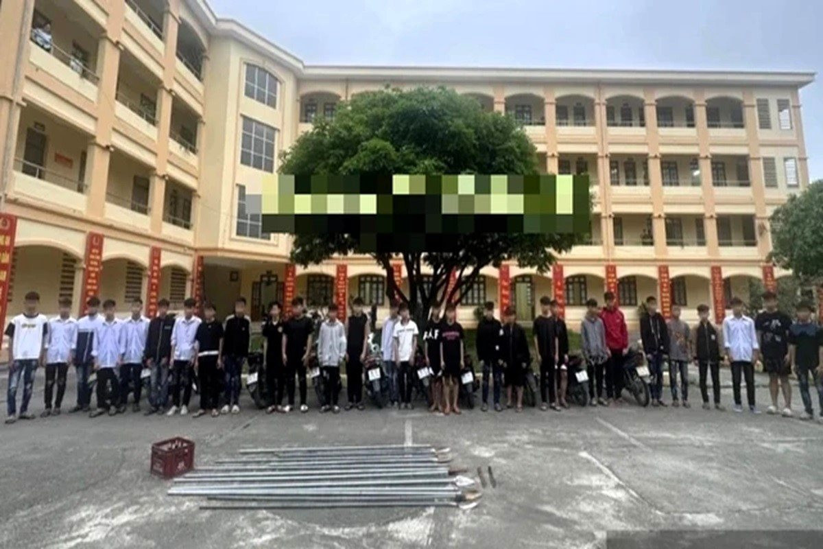 Triệu tập 29 thanh, thiếu niên mang dao phóng lợn diễu phố- Ảnh 1.