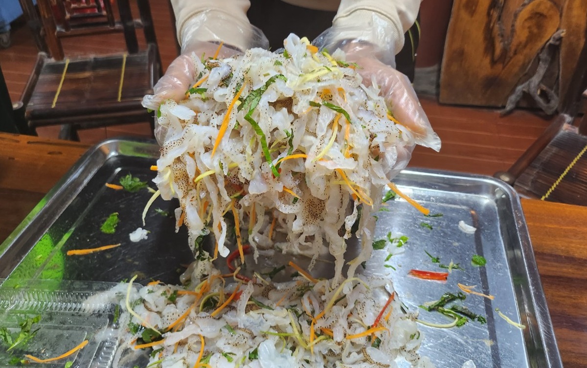 Vớt "v&agrave;ng trắng" tr&ecirc;n biển, ngư d&acirc;n Thanh H&oacute;a kiếm tiền triệu mỗi ng&agrave;y- Ảnh 12.